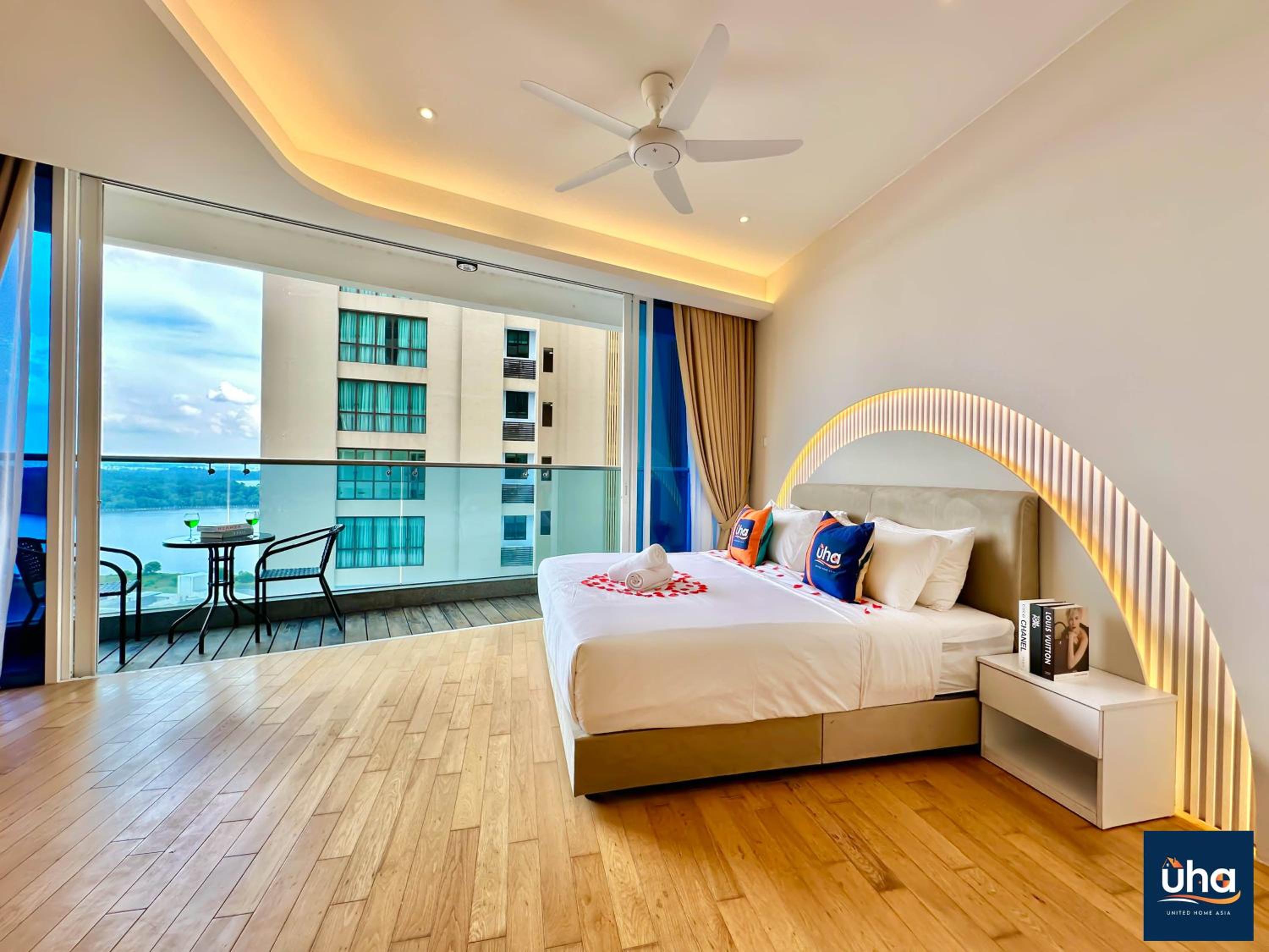 Three-Bedroom Apartment with Sea View photo 2