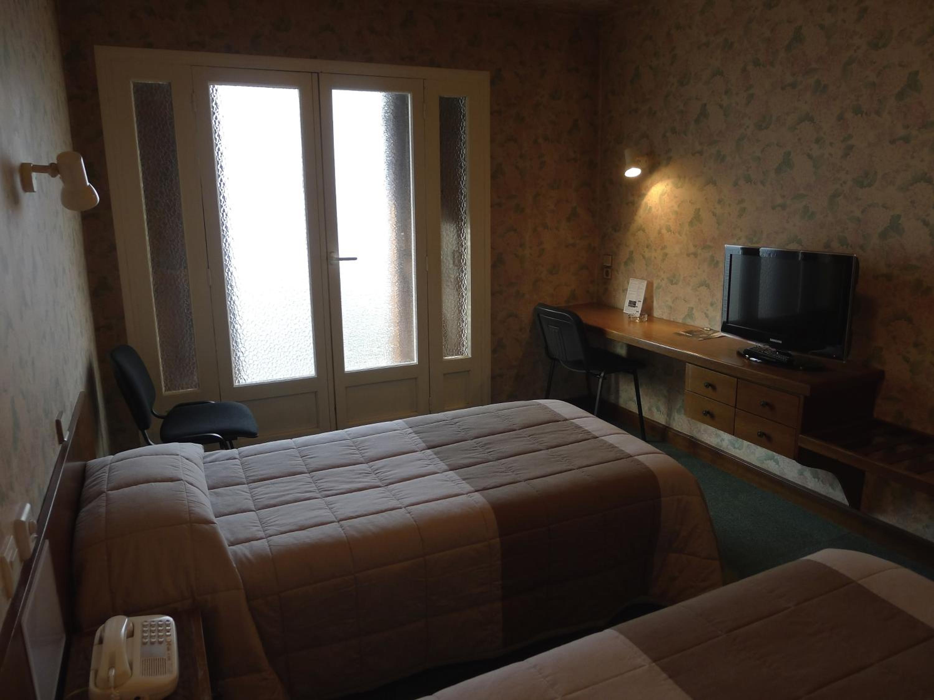 Twin Room with Shower - Photo 1