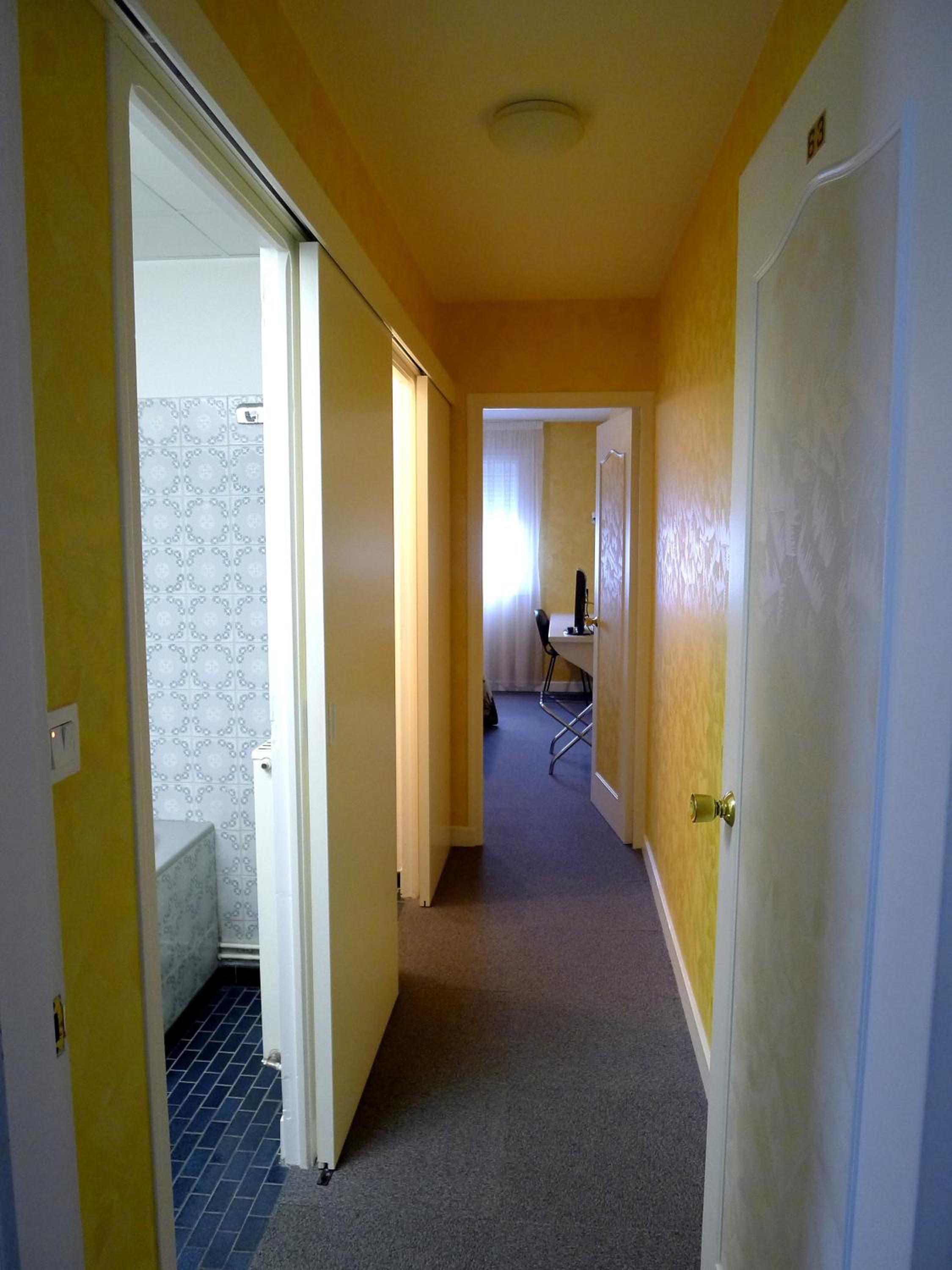 Double Room with Bath - Photo 2