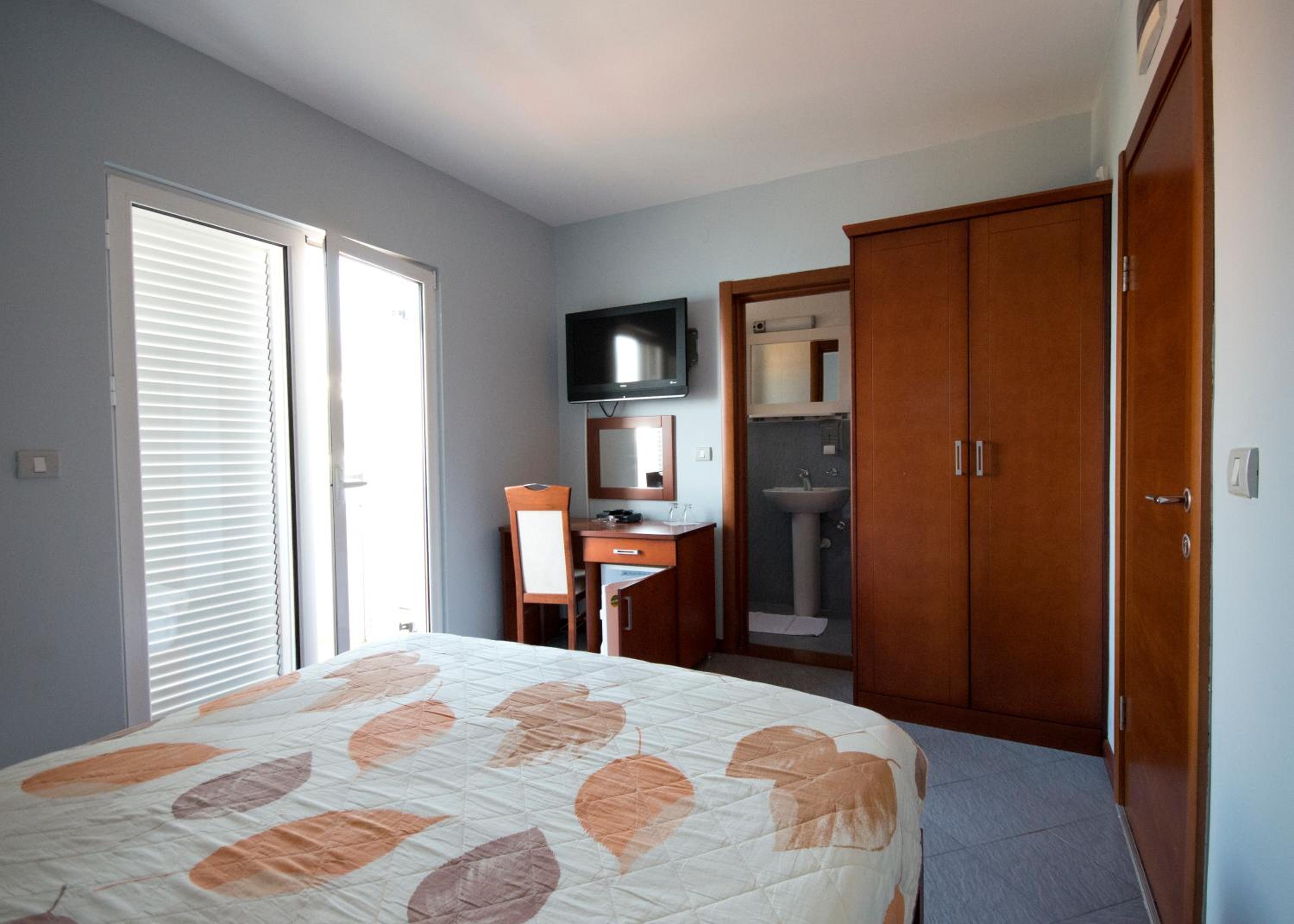 Double Room with Balcony - Photo 1