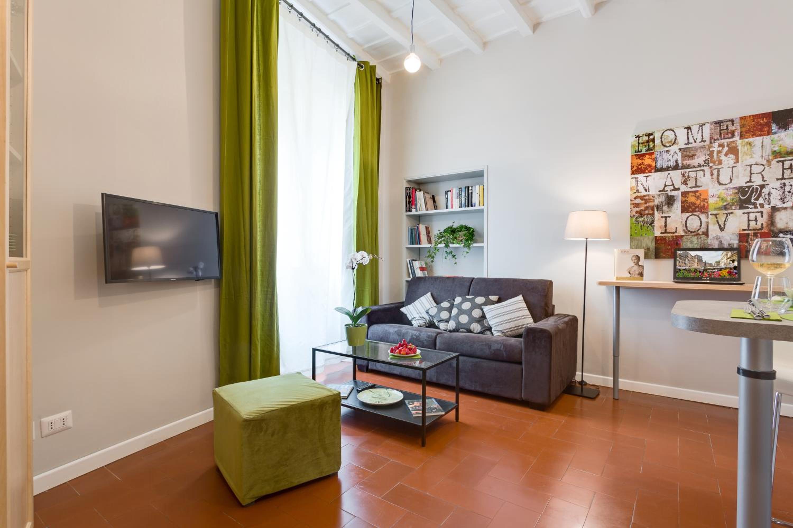 One-Bedroom Apartment int. 4 photo 1