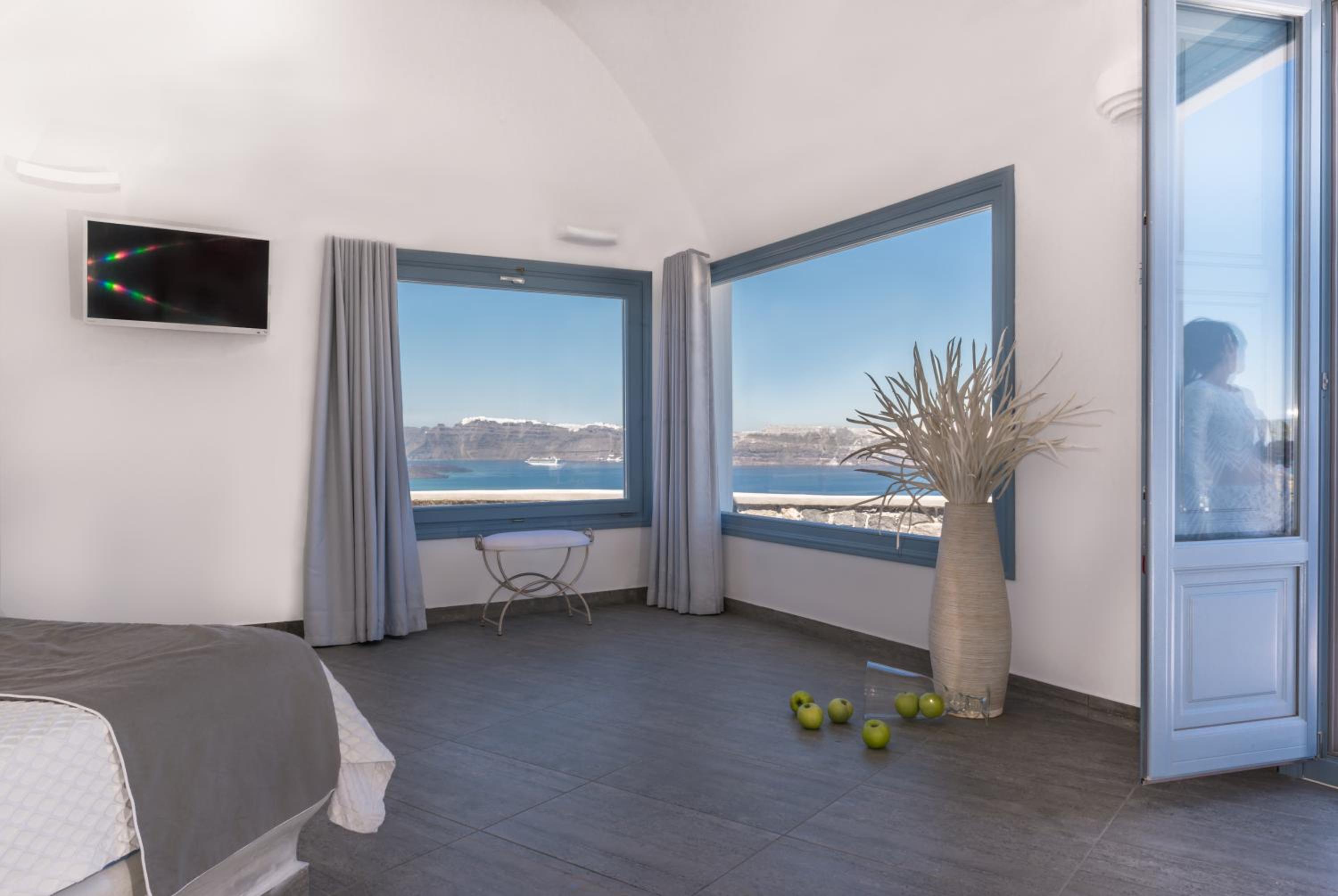 Superior room with Volcano and Caldera view - Photo 4