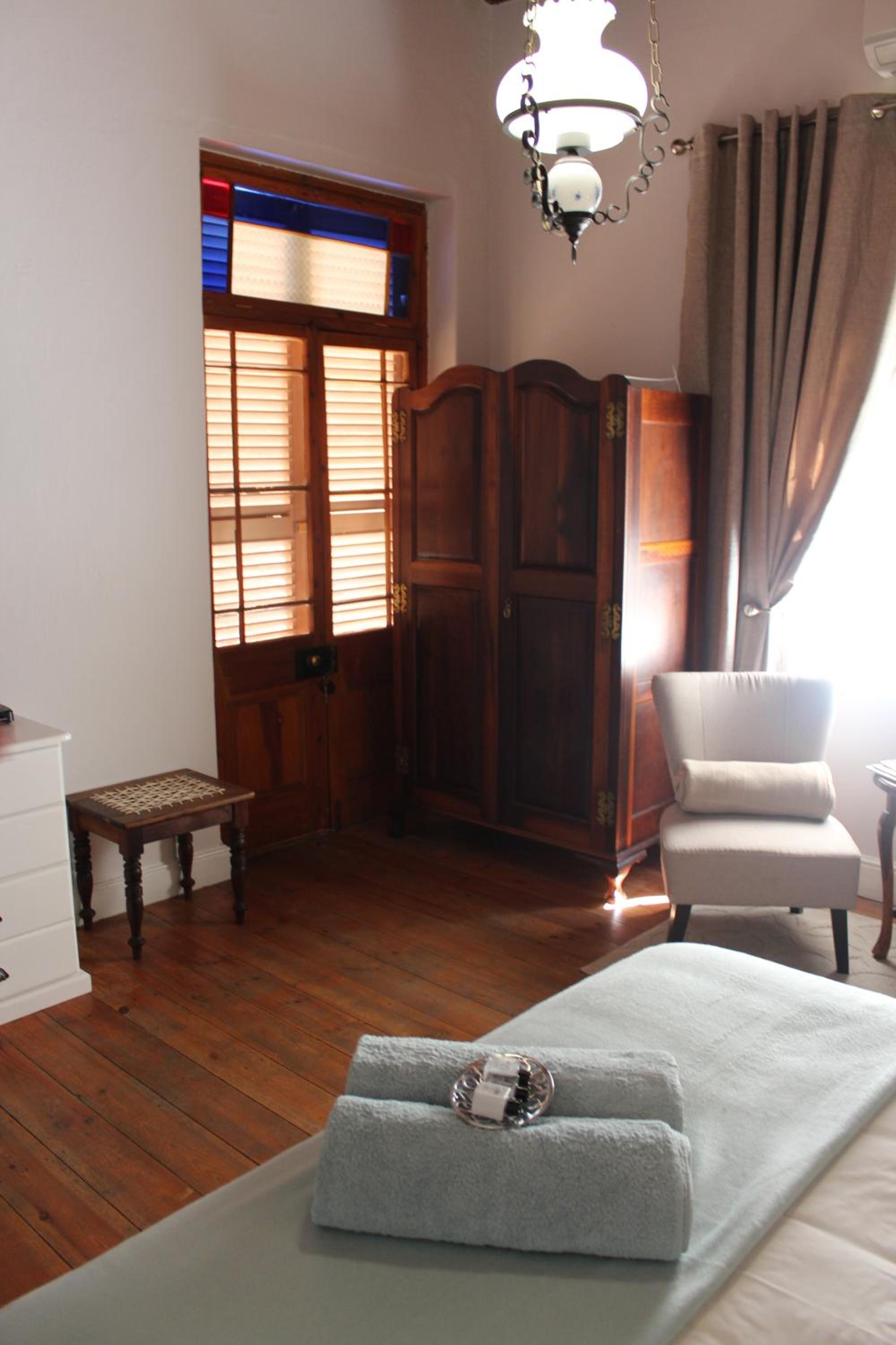 Double Room with Private Bathroom - Photo 2