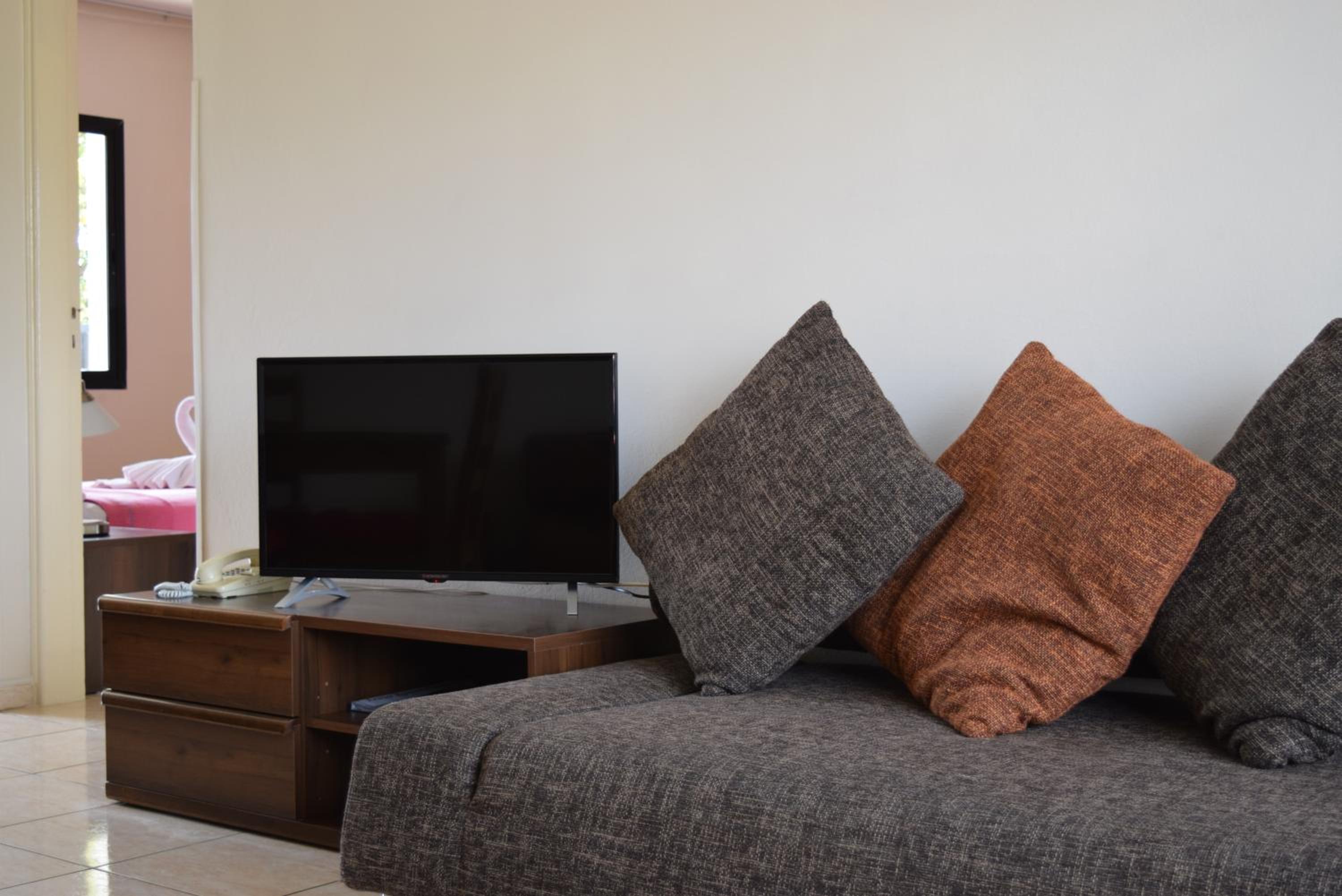 One-Bedroom Apartment (2 Adults + 1 Child) - Photo 7