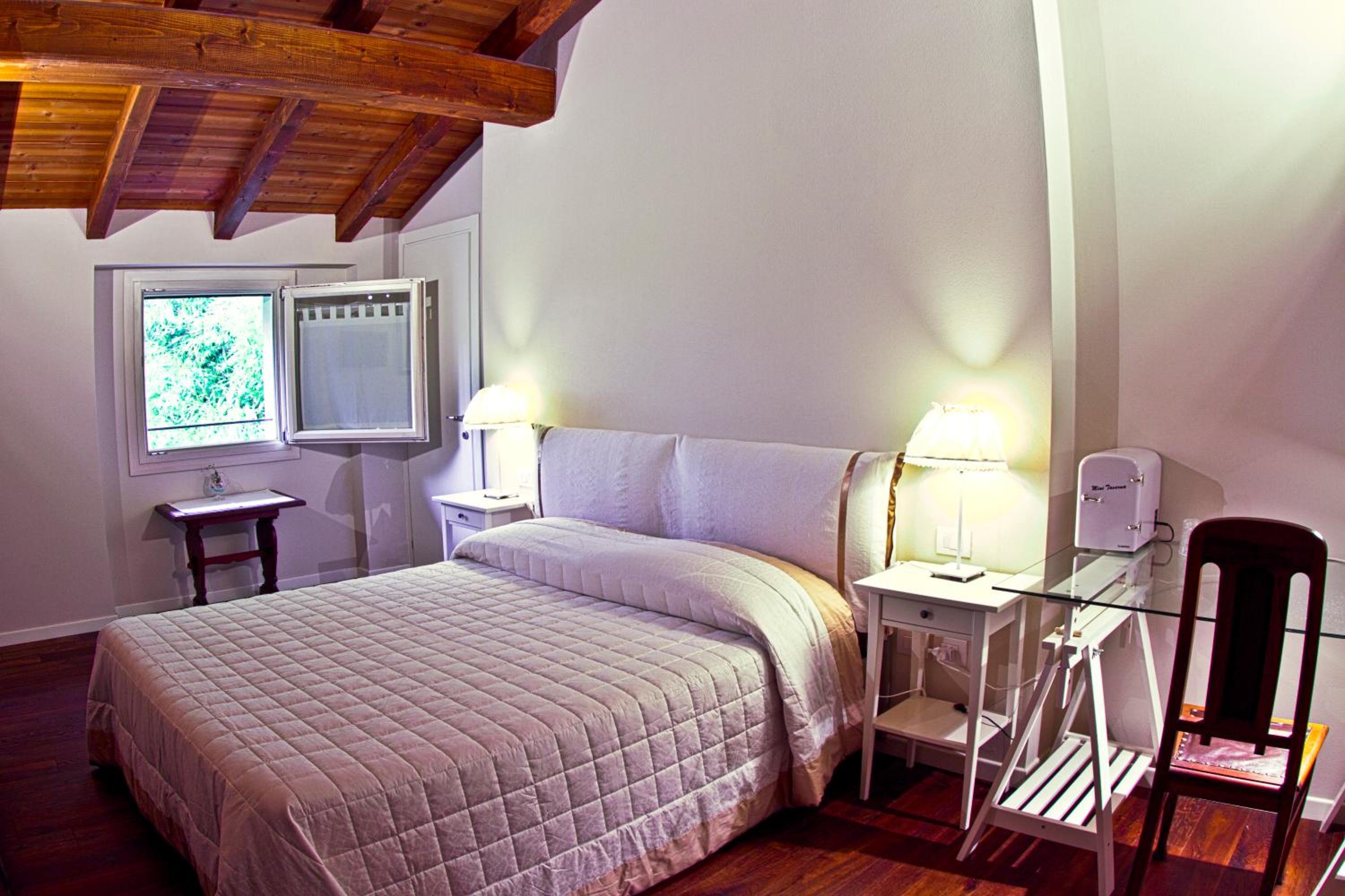 Deluxe Double Room with Shower photo 1