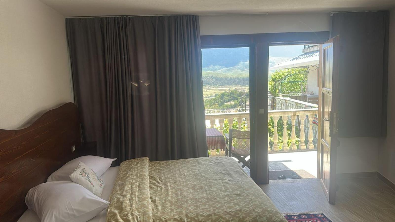 Deluxe Double Room with Balcony photo 2
