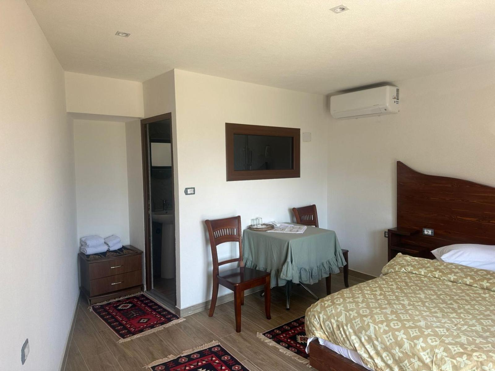 Deluxe Double Room with Balcony photo 3