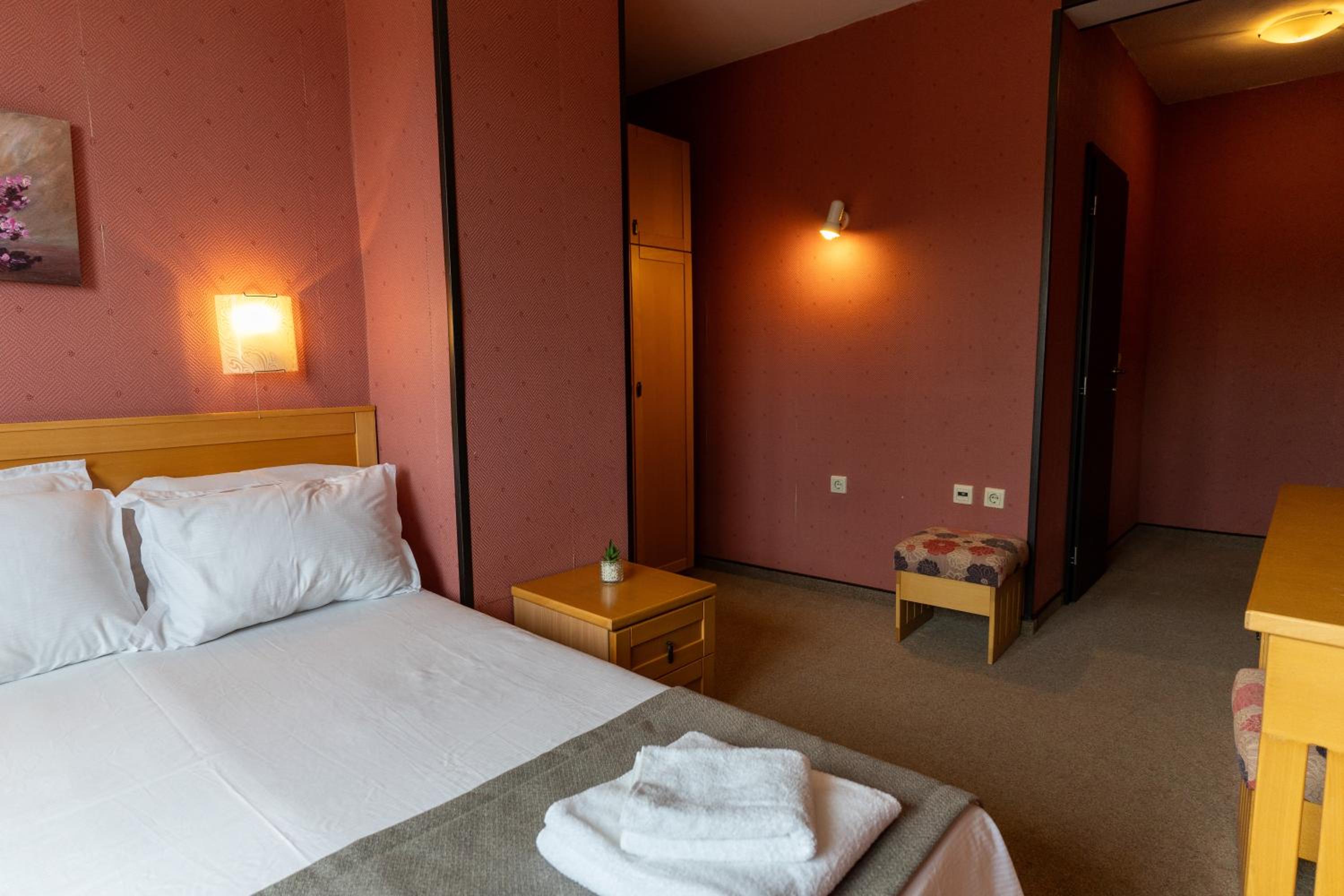 Deluxe Double Room with Extra Bed photo 1
