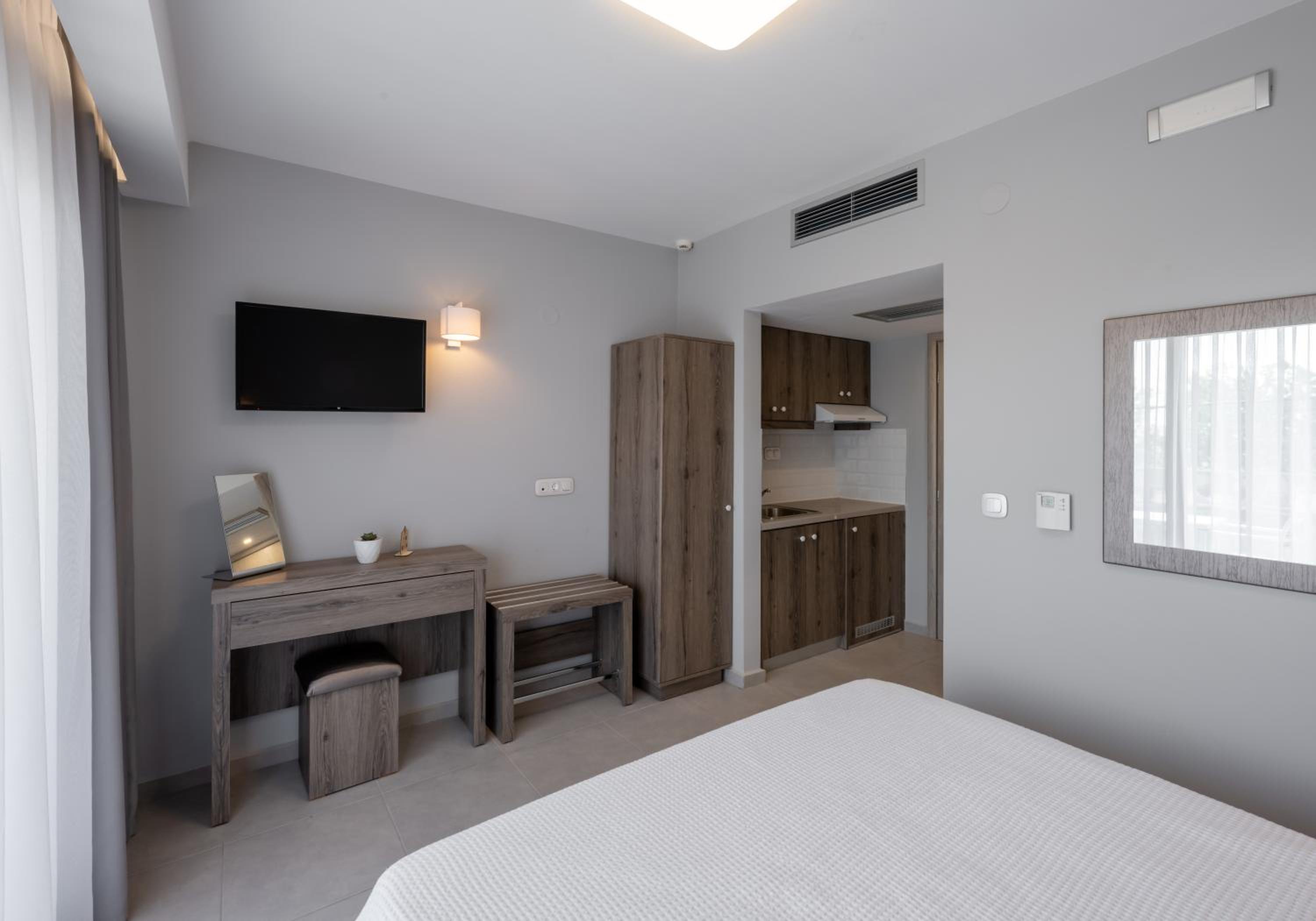 Double Room with Balcony and Sea View photo 2