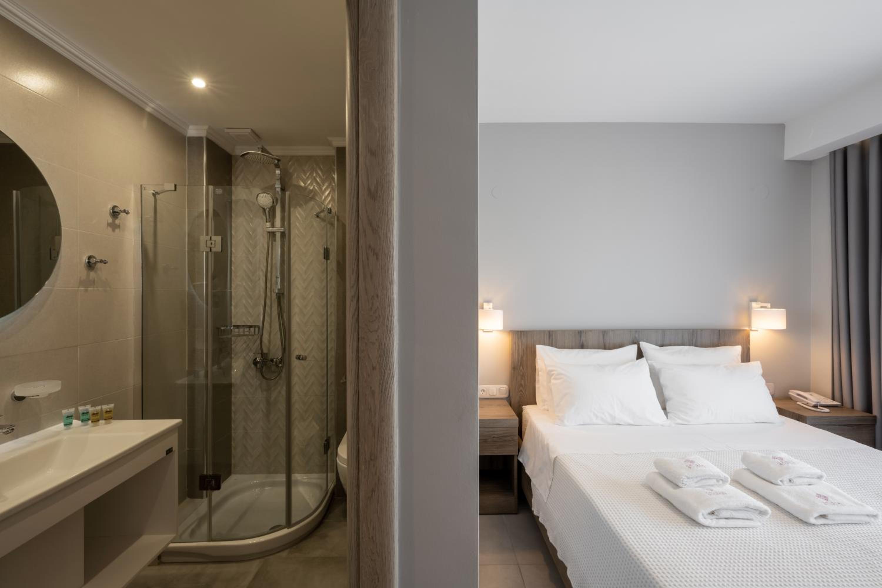Double Room with Balcony and Sea View photo 3