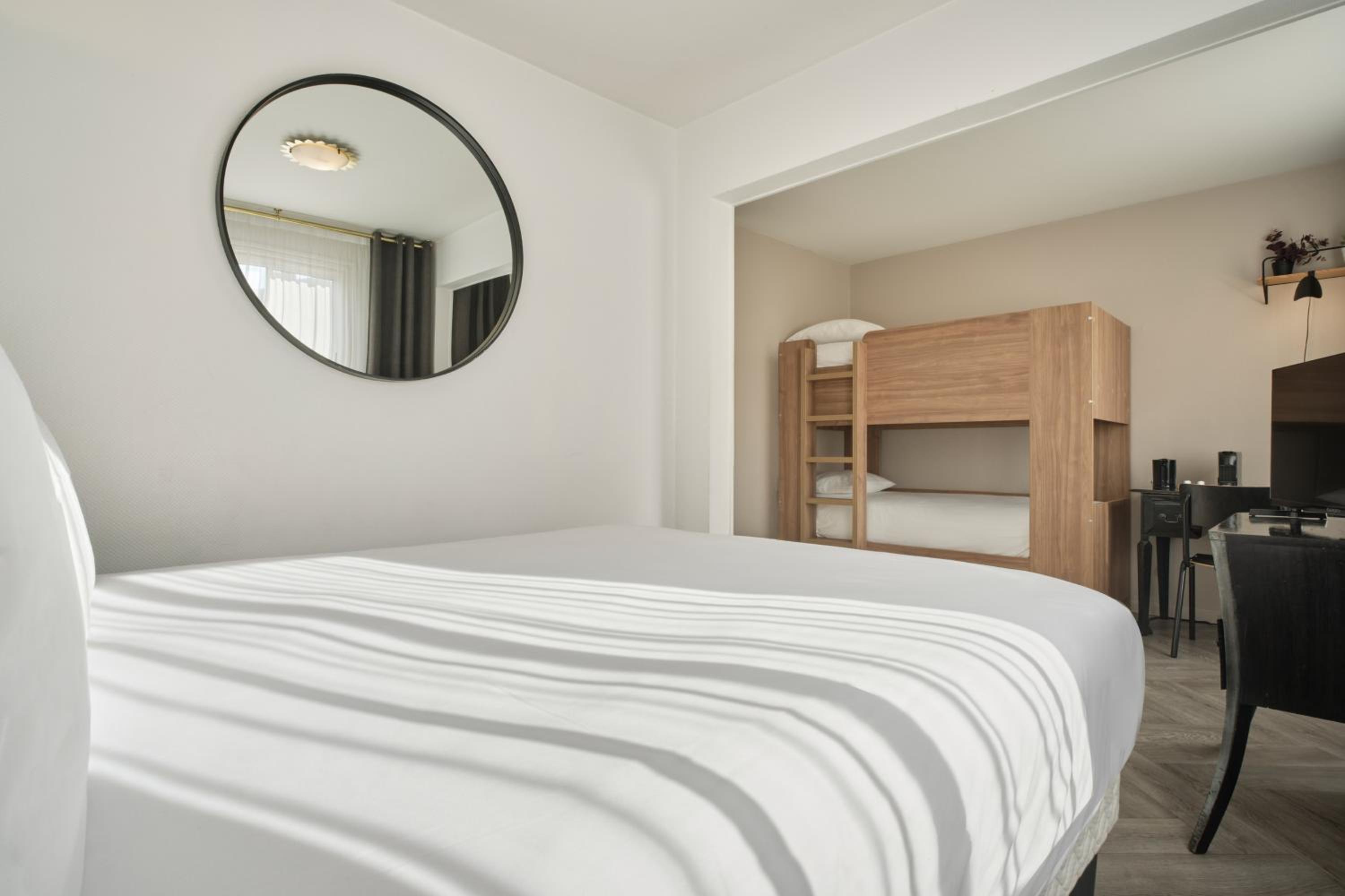 Superior Quadruple Room - Photo 4