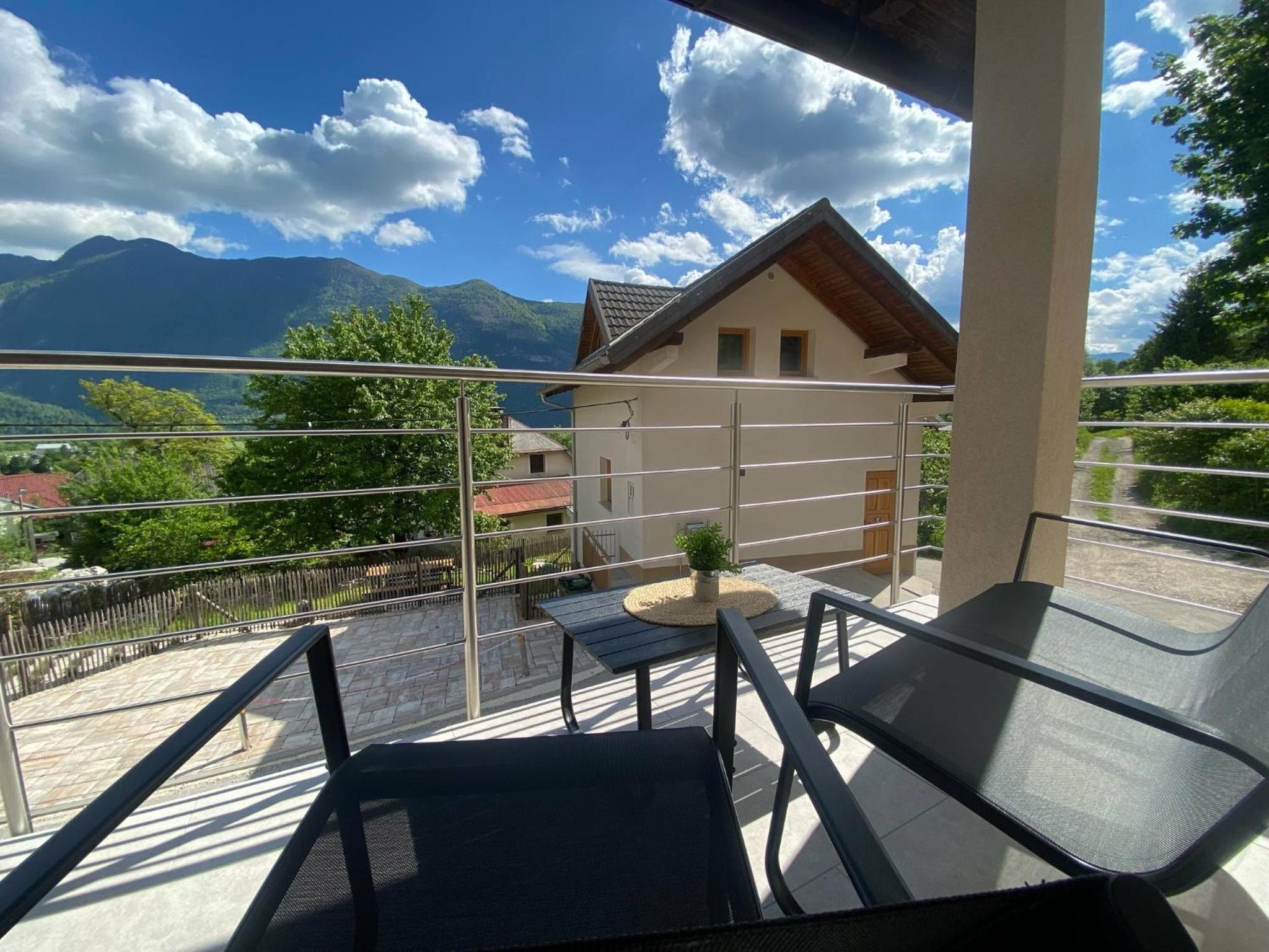 Two-Bedroom Apartment with Mountain View photo 3