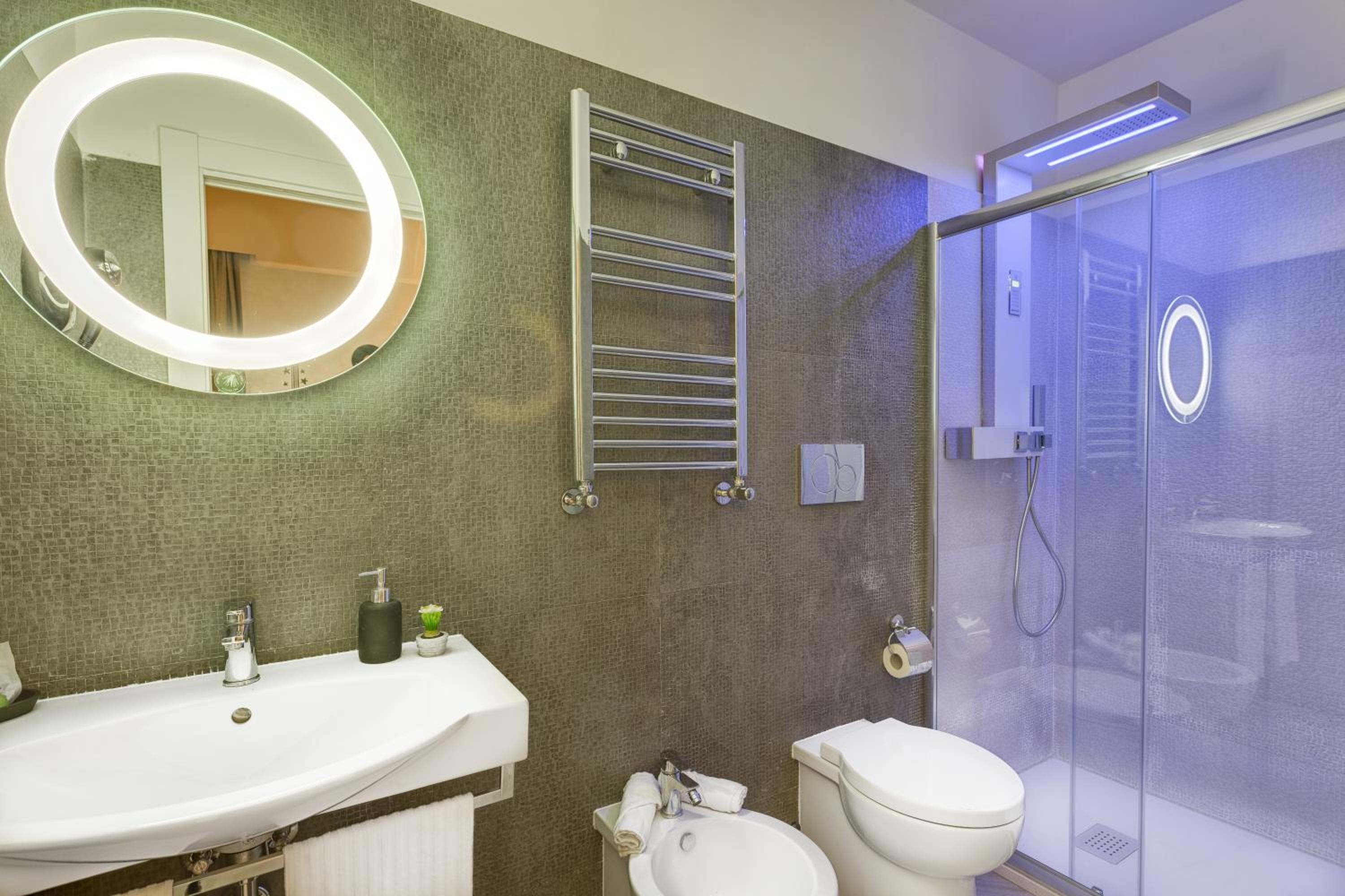 King Suite With Balcony photo 2