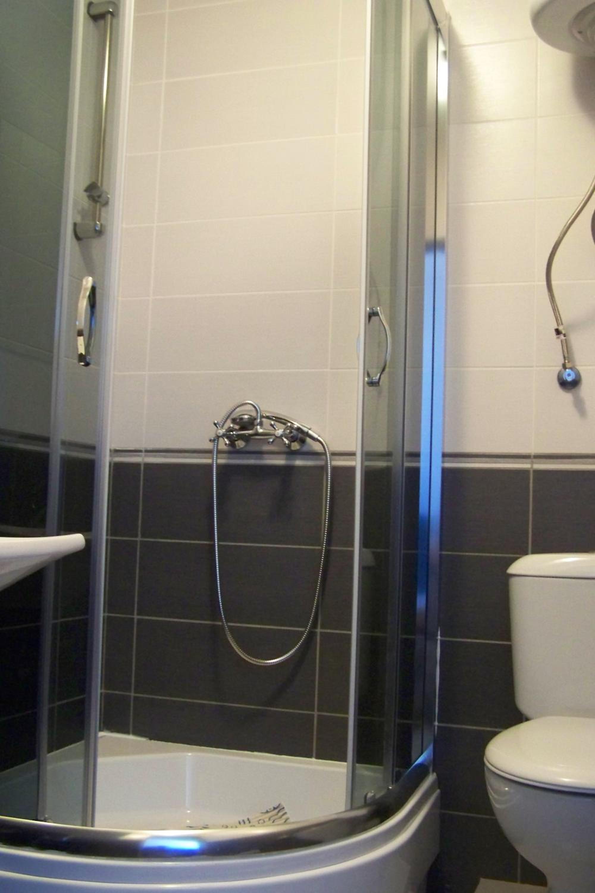 Small Double Room - Photo 5