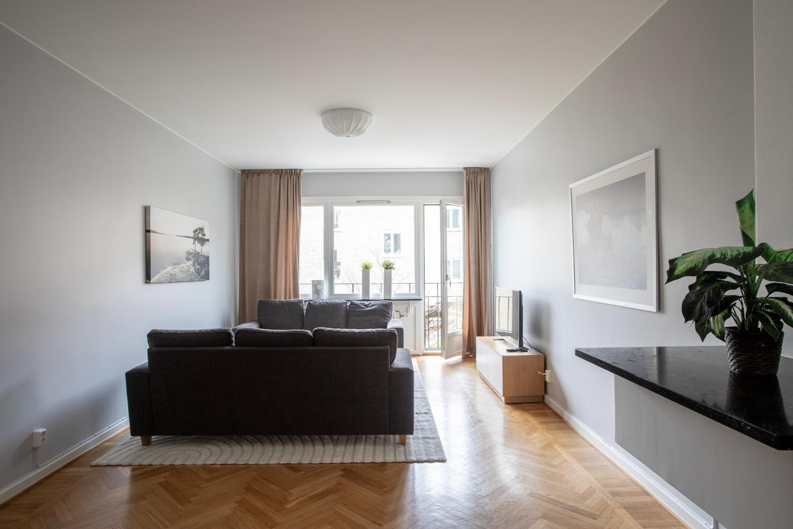 Two-Bedroom Deluxe Apartment with Balcony