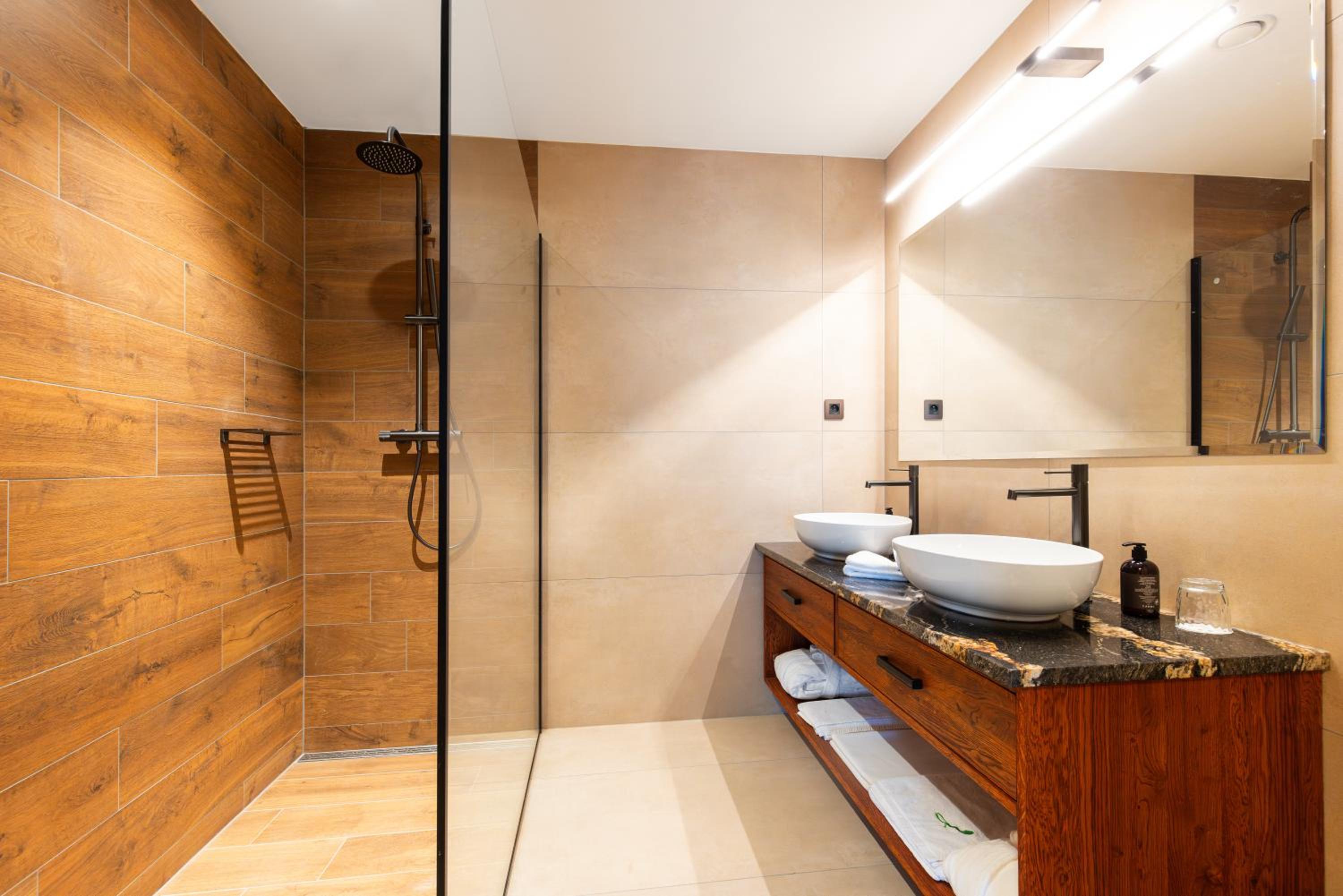 Executive Suite with Sauna and Terrace - Photo 2