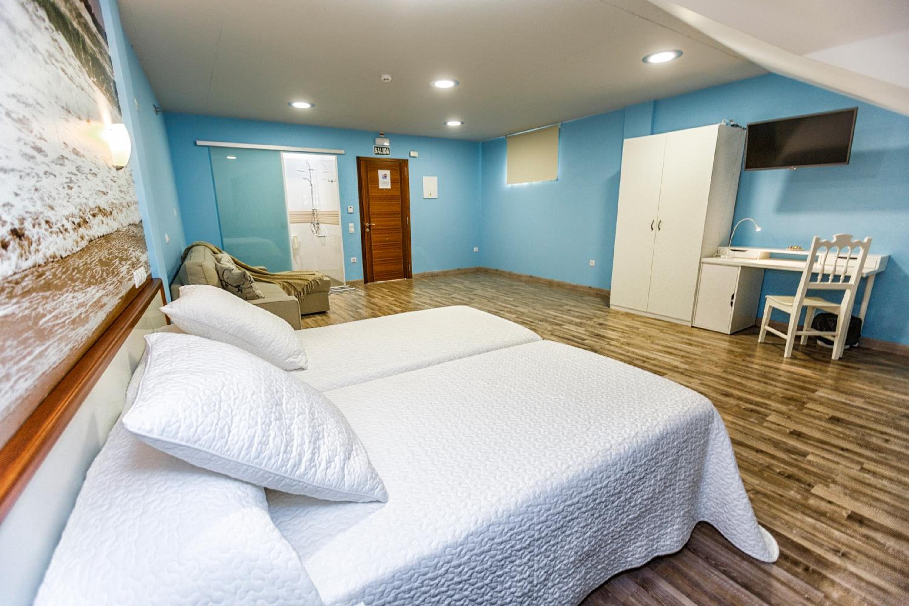 Triple Room with Private Bathroom photo 3