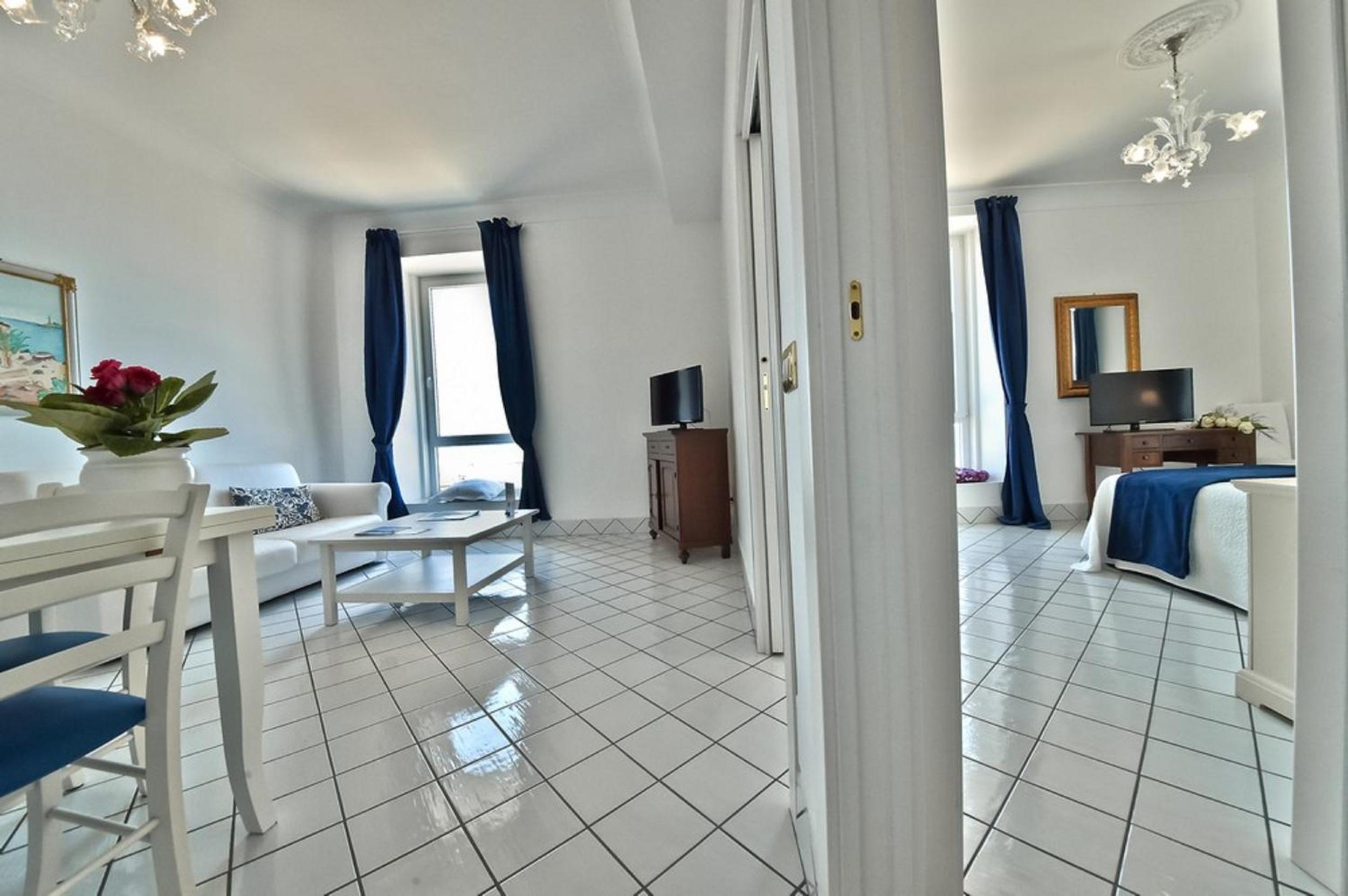 Suite with Sea View - Photo 3