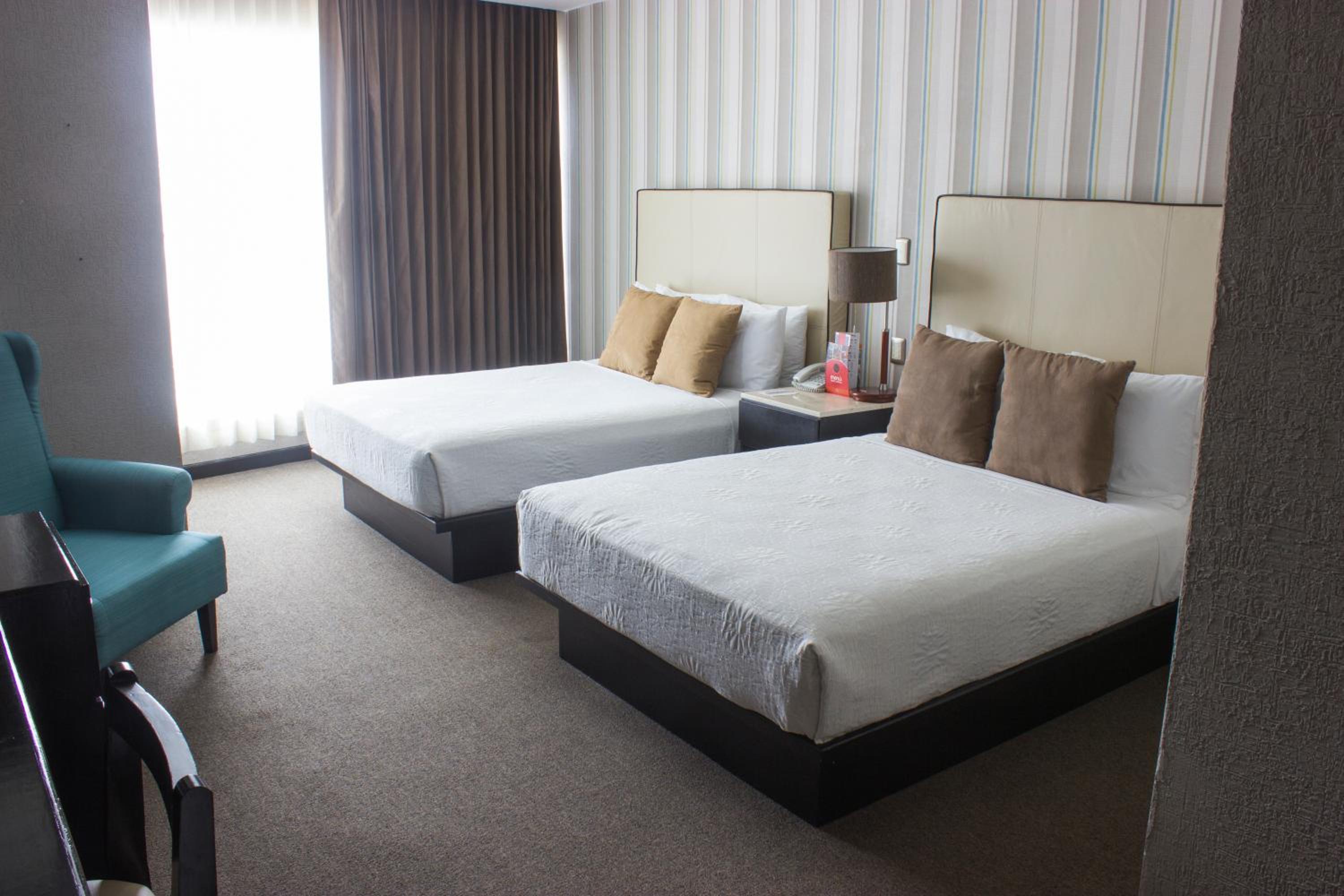 Double Room with Two Double Beds - Non-Smoking - Photo 5