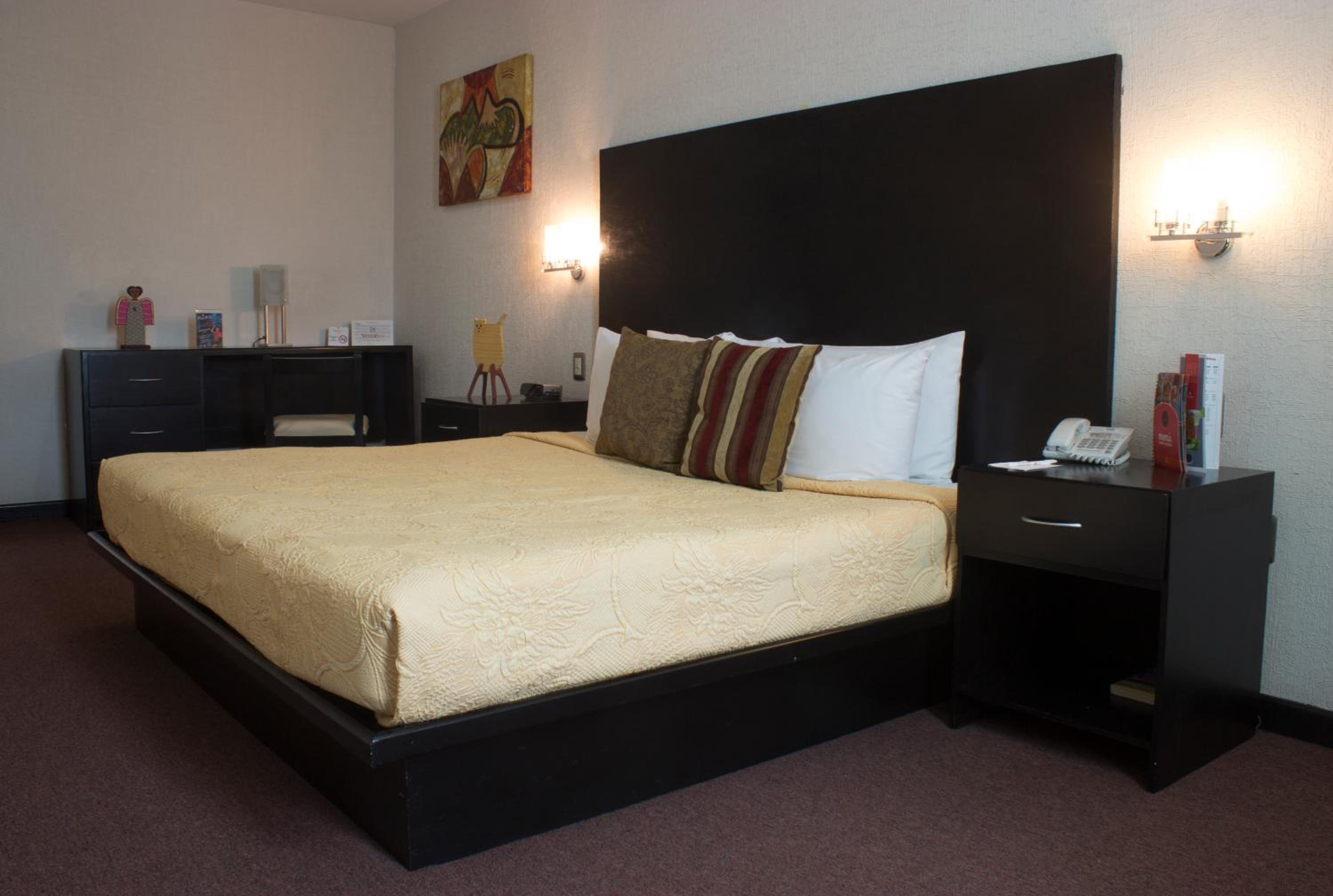 King Room - Non-Smoking - Photo 3