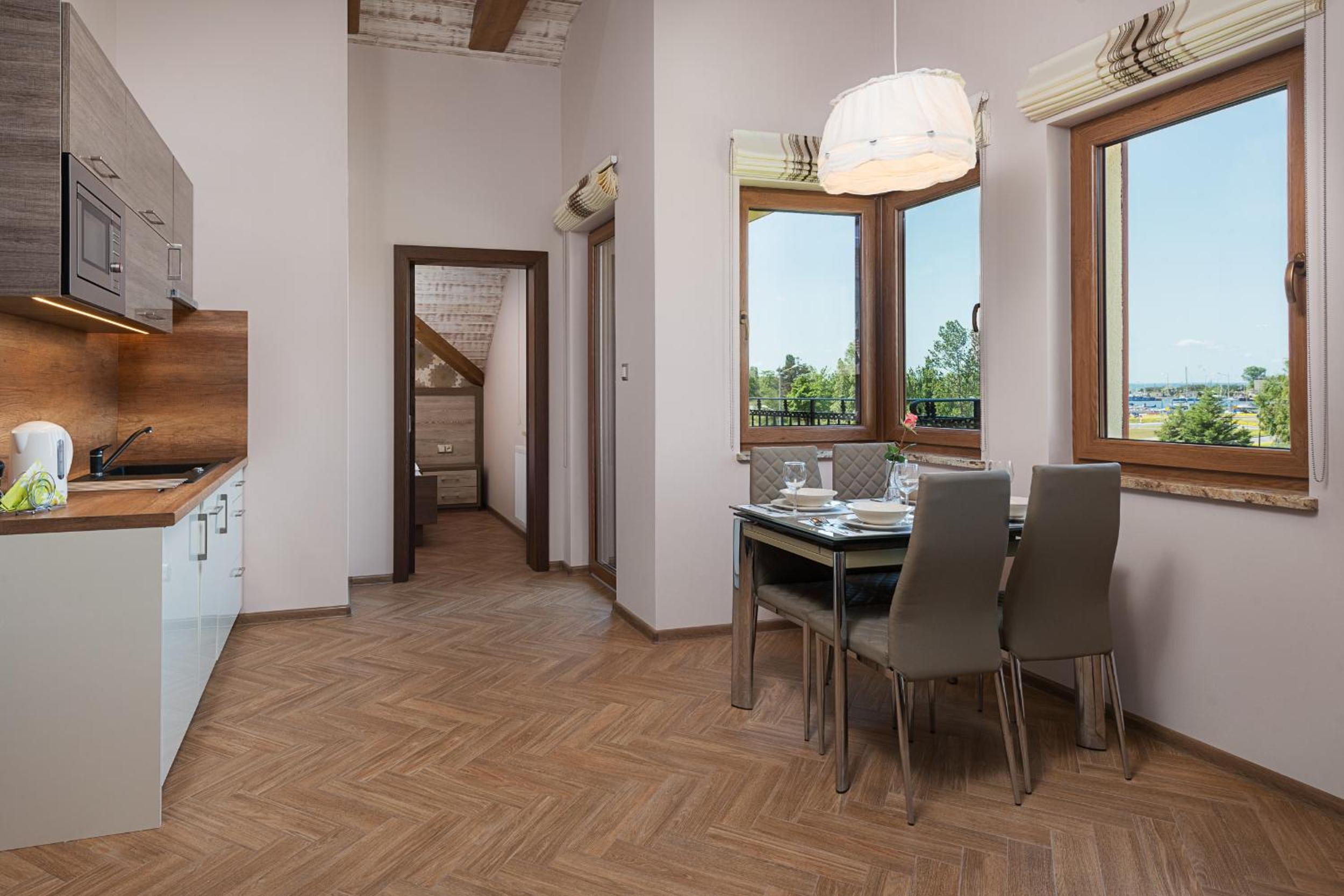 Apartment 10 with Port and Bay View - Photo 7