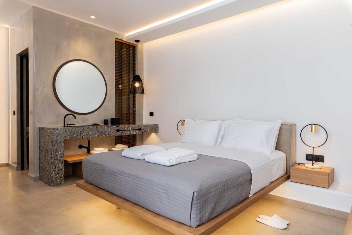 Deluxe Double Room with Sea View and Outdoor Jacuzzi photo 3