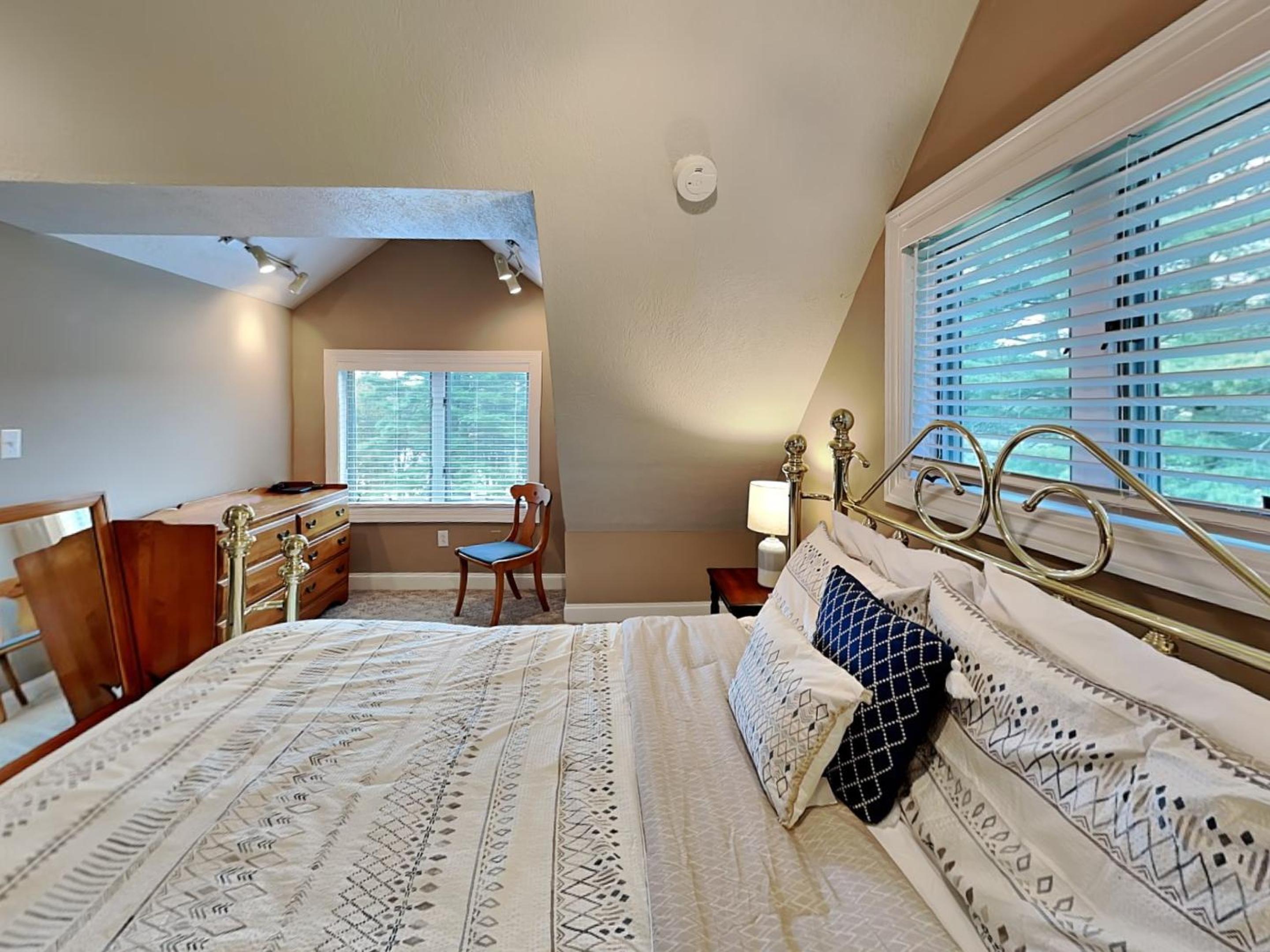 Three-Bedroom House photo 3