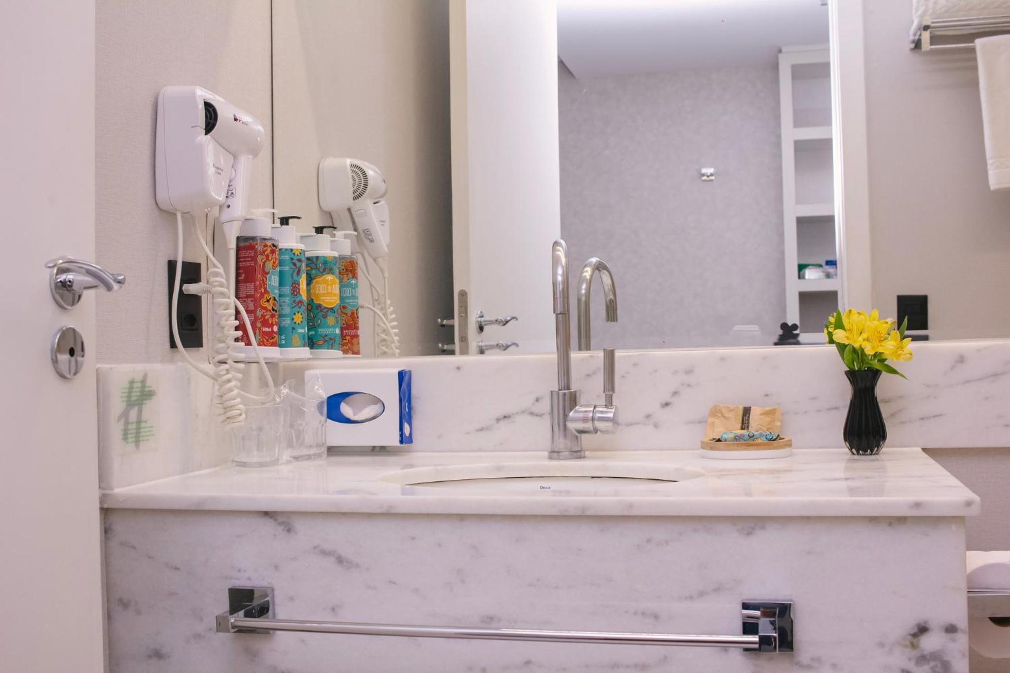 Upgraded Premium Double Room with Two Double Beds and City View photo 3