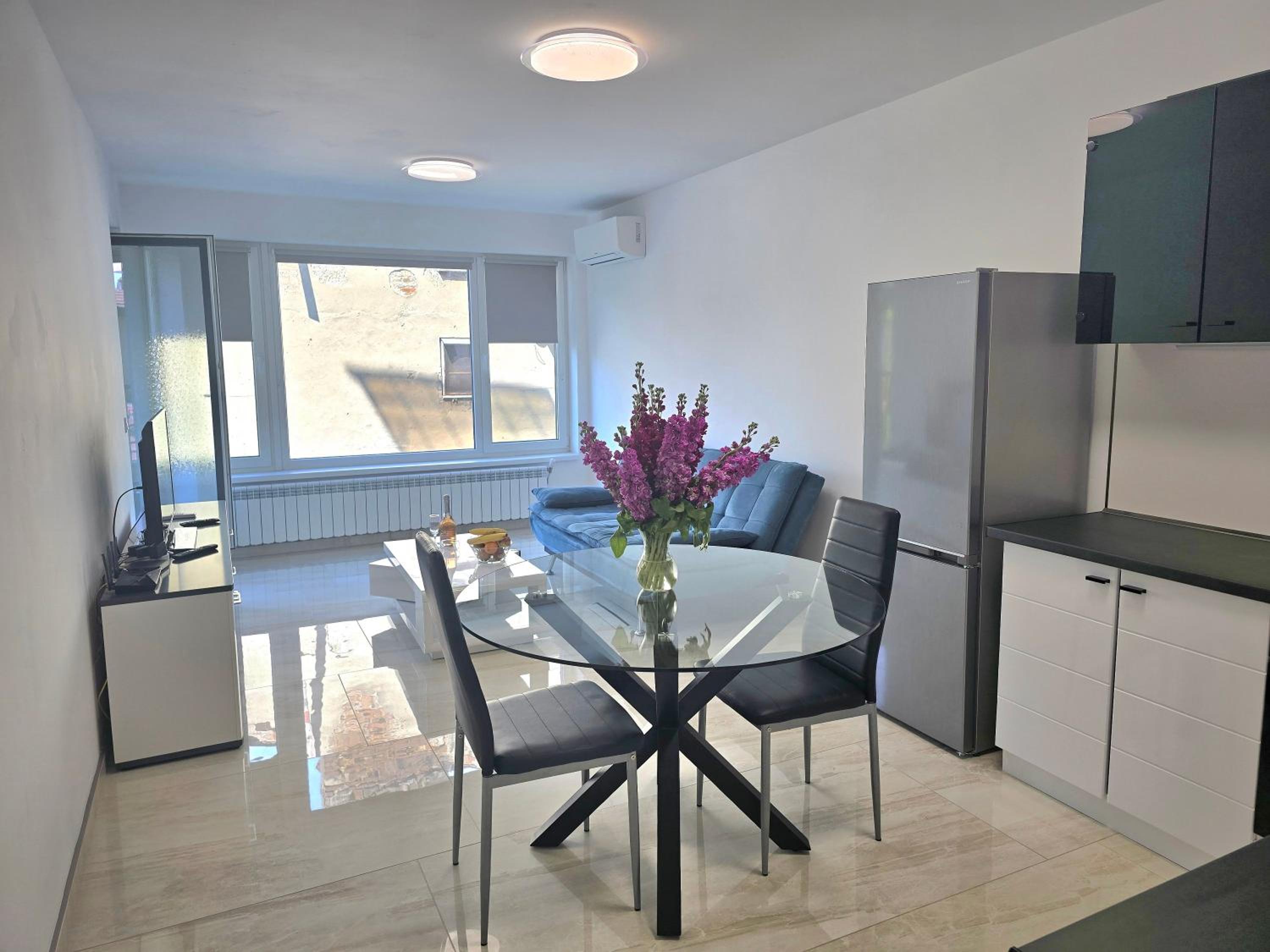 One-Bedroom Apartment with Balcony photo 2