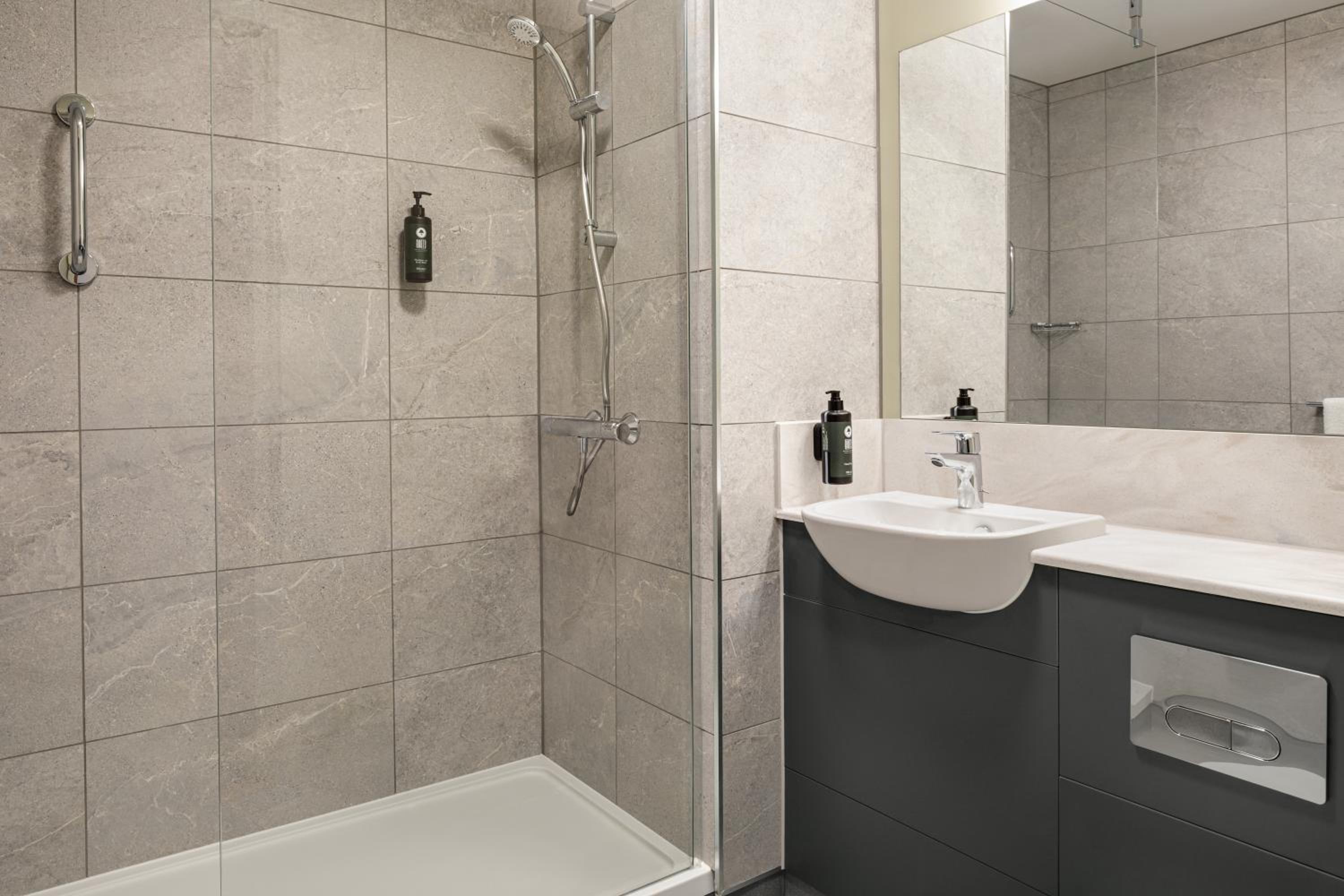 Standard King Room - Photo 4