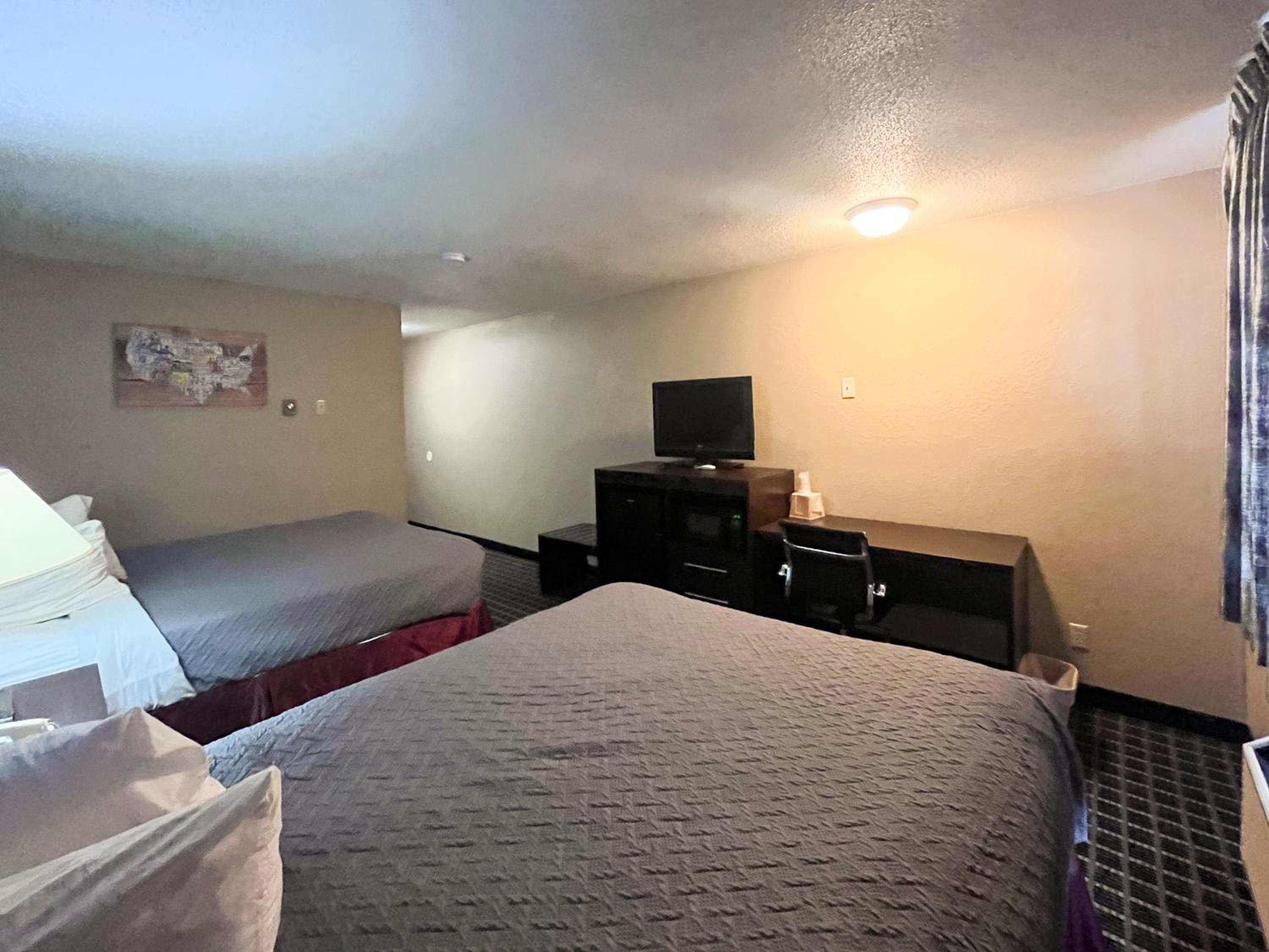 Queen Room with Two Queen Beds - Disability Access - Non-Smoking photo 3