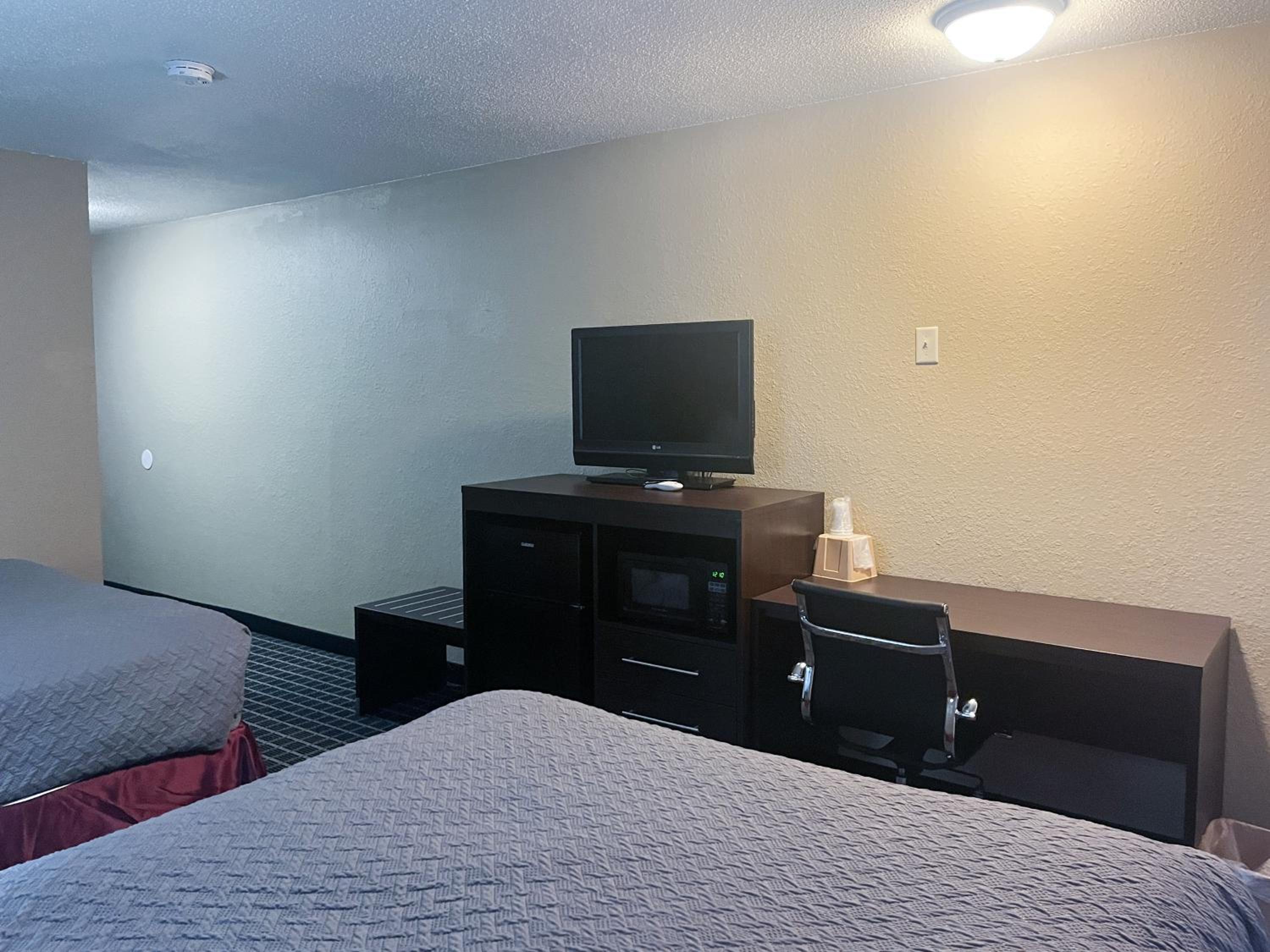 Queen Room with Two Queen Beds - Disability Access - Non-Smoking photo 2