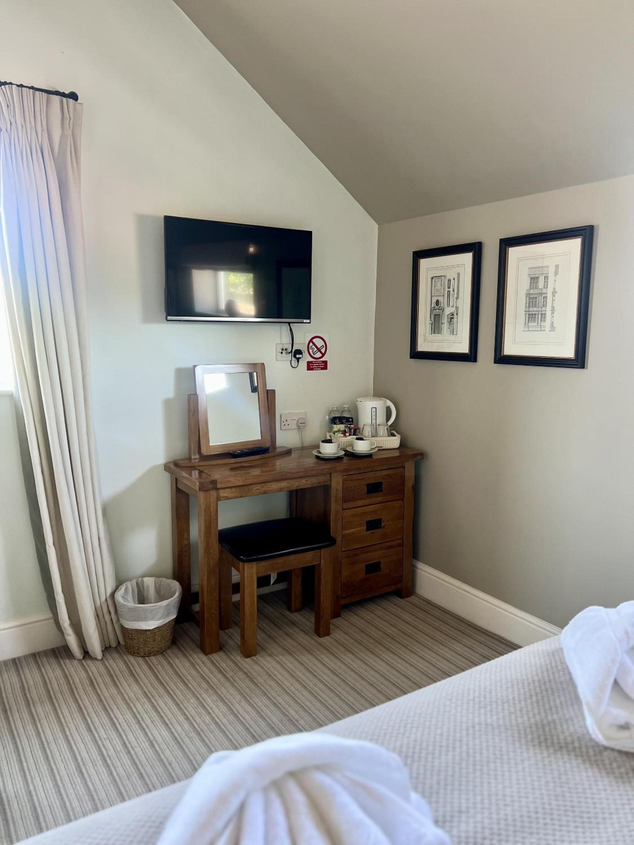Deluxe King Room photo 2