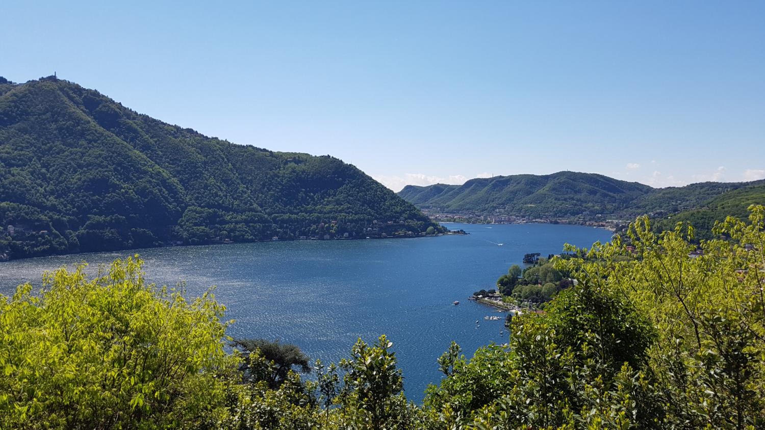 Studio with Balcony and Lake View - Photo 25