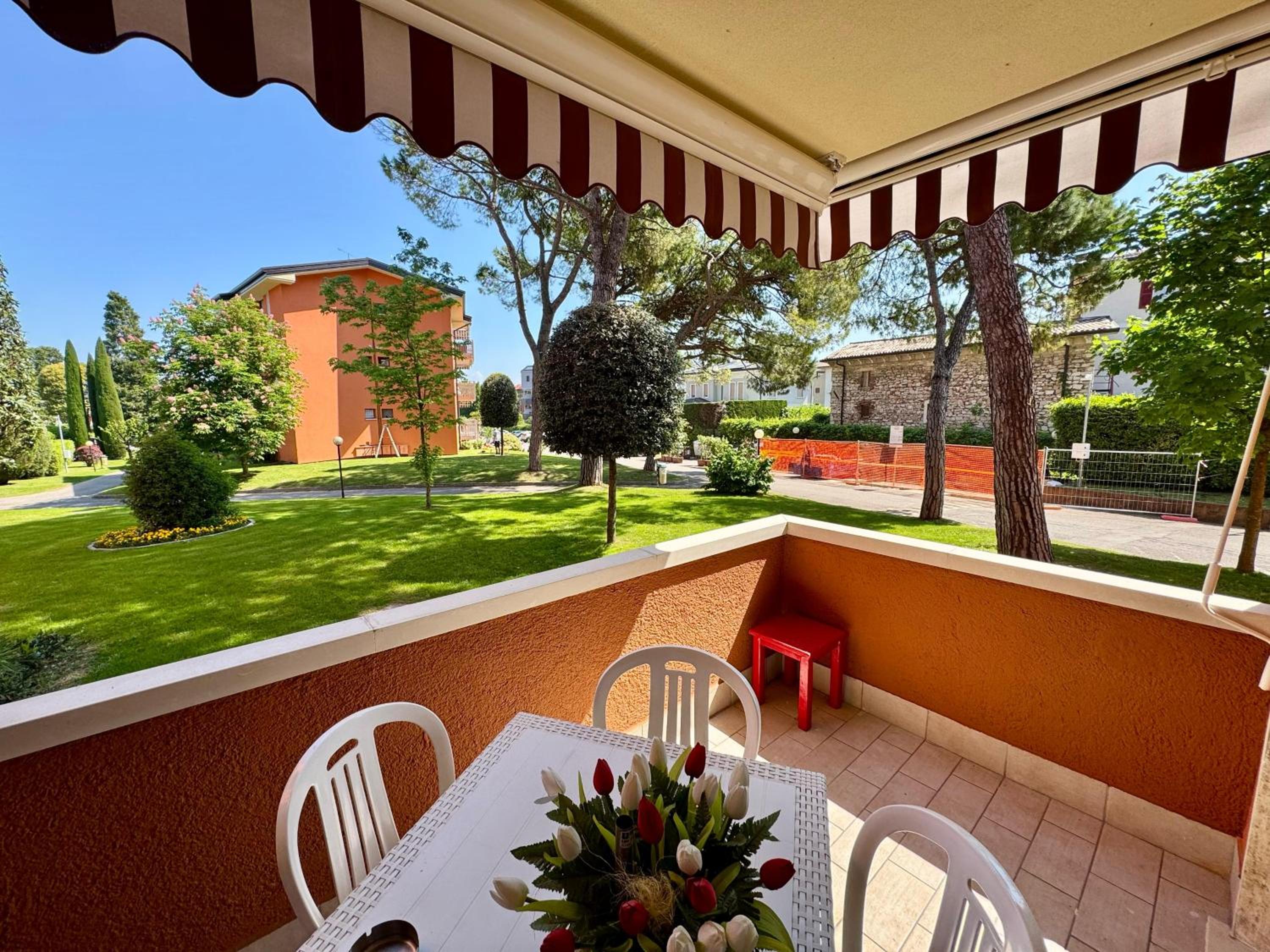 Apartment with Garden View