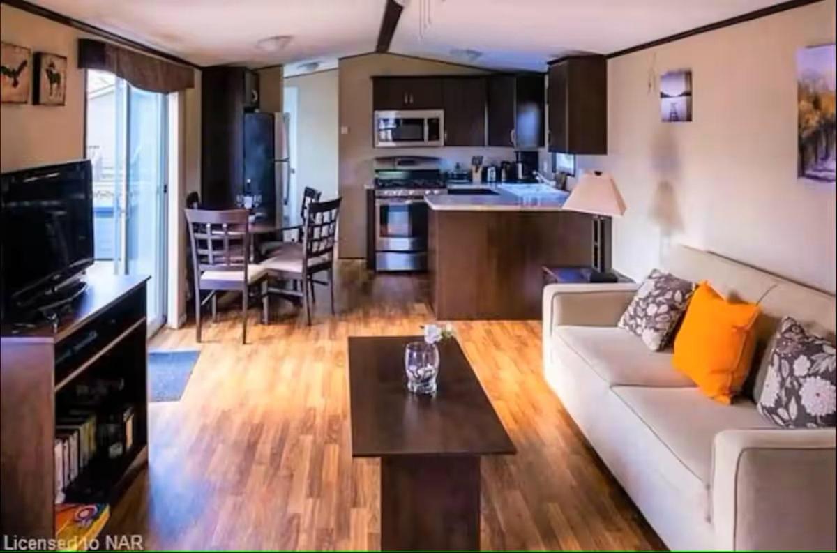 Three-Bedroom House photo 2