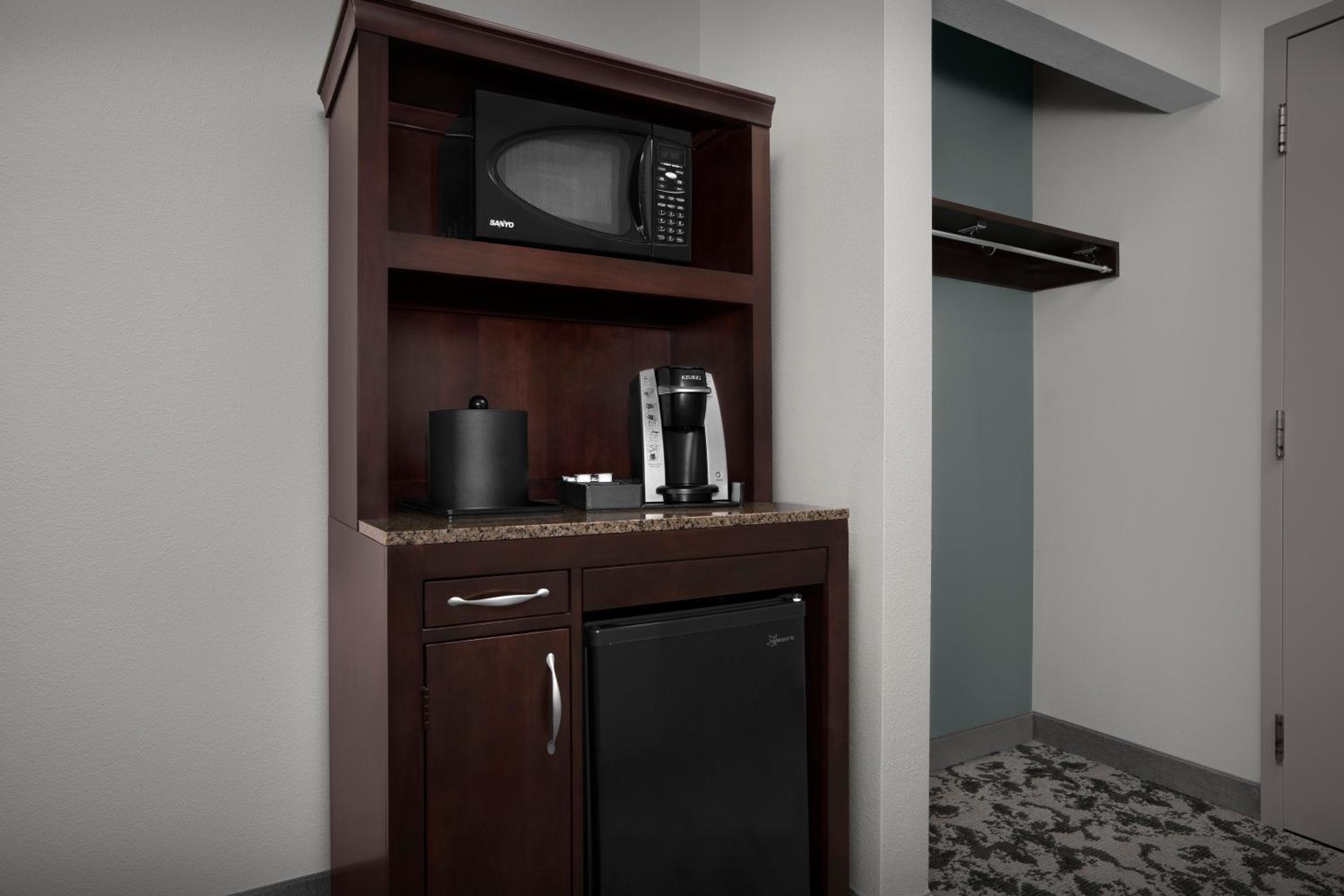 King Room with Transfer Shower - Mobility Accessible - Photo 5