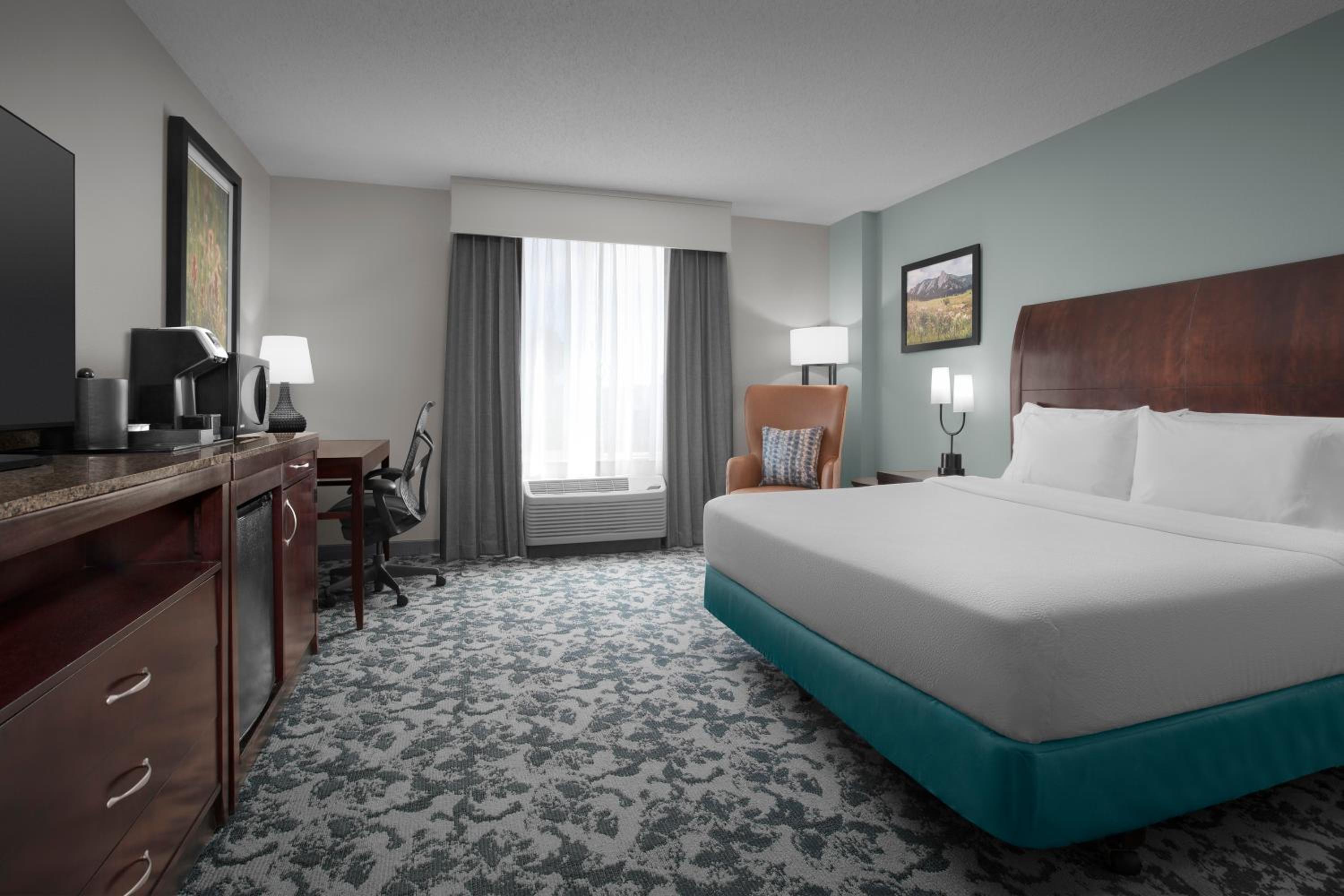 King Room with Transfer Shower - Mobility Accessible - Photo 9