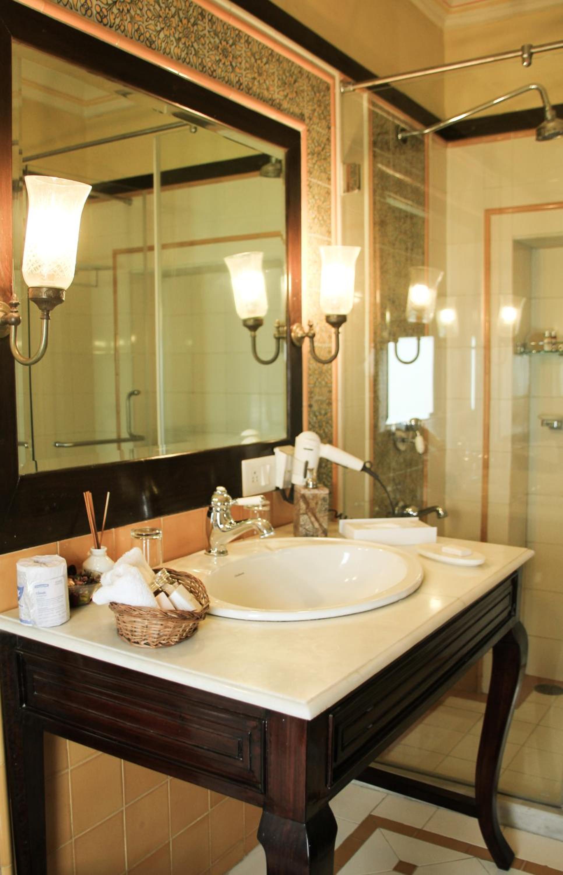 Heritage Superior Twin Room: 15% off on F&B, 20% off on SPA and Laundry, Enjoy Happy Hours with 1+1 offer, Complimentary In-Room Refreshments, Fruit Basket,10 mins complimentary neck and shoulder message (Subject to availability) - Offer till 31st Aug'26