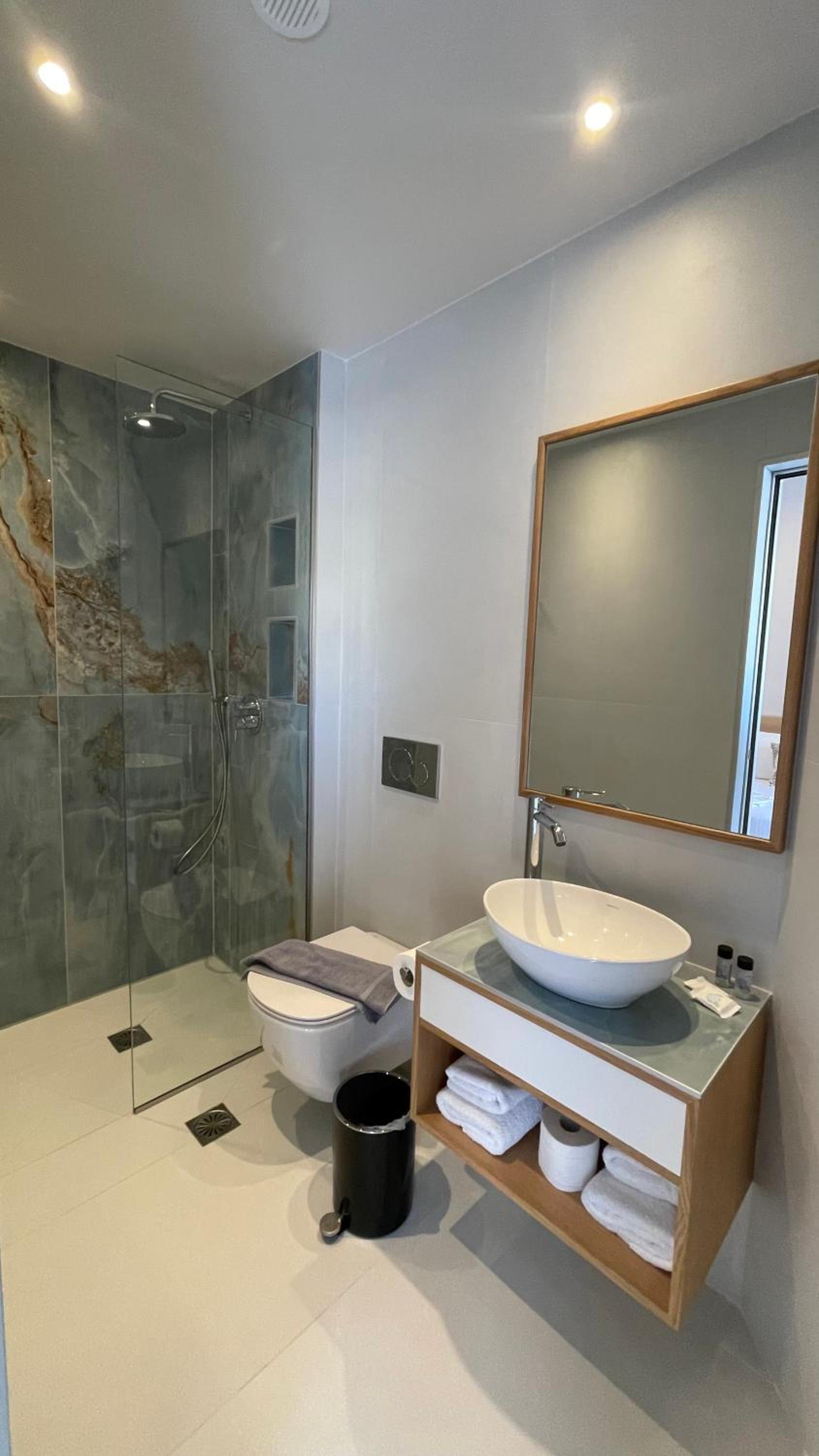 Standard Double Room - Photo 4