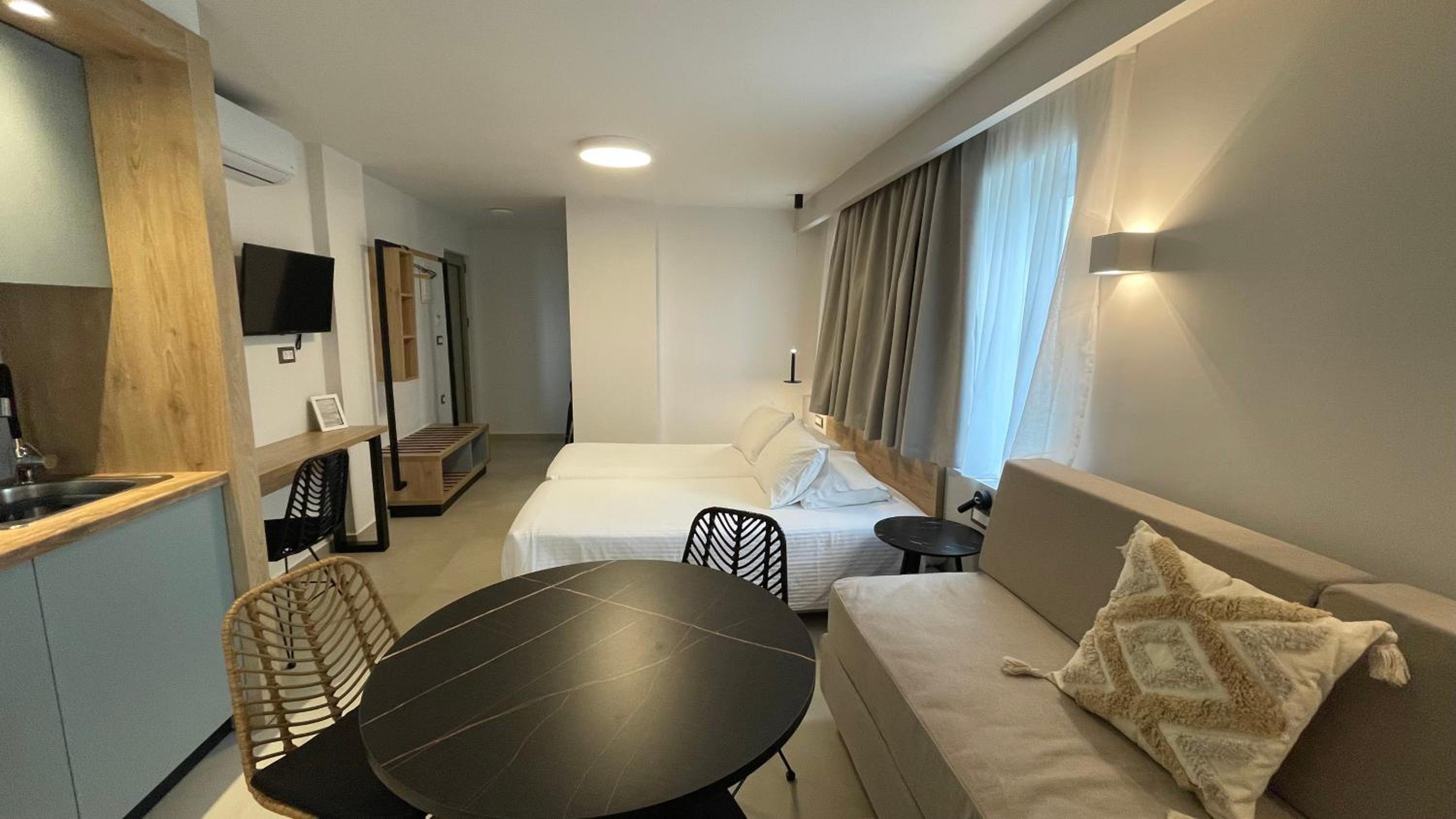 Standard Double Room - Photo 5