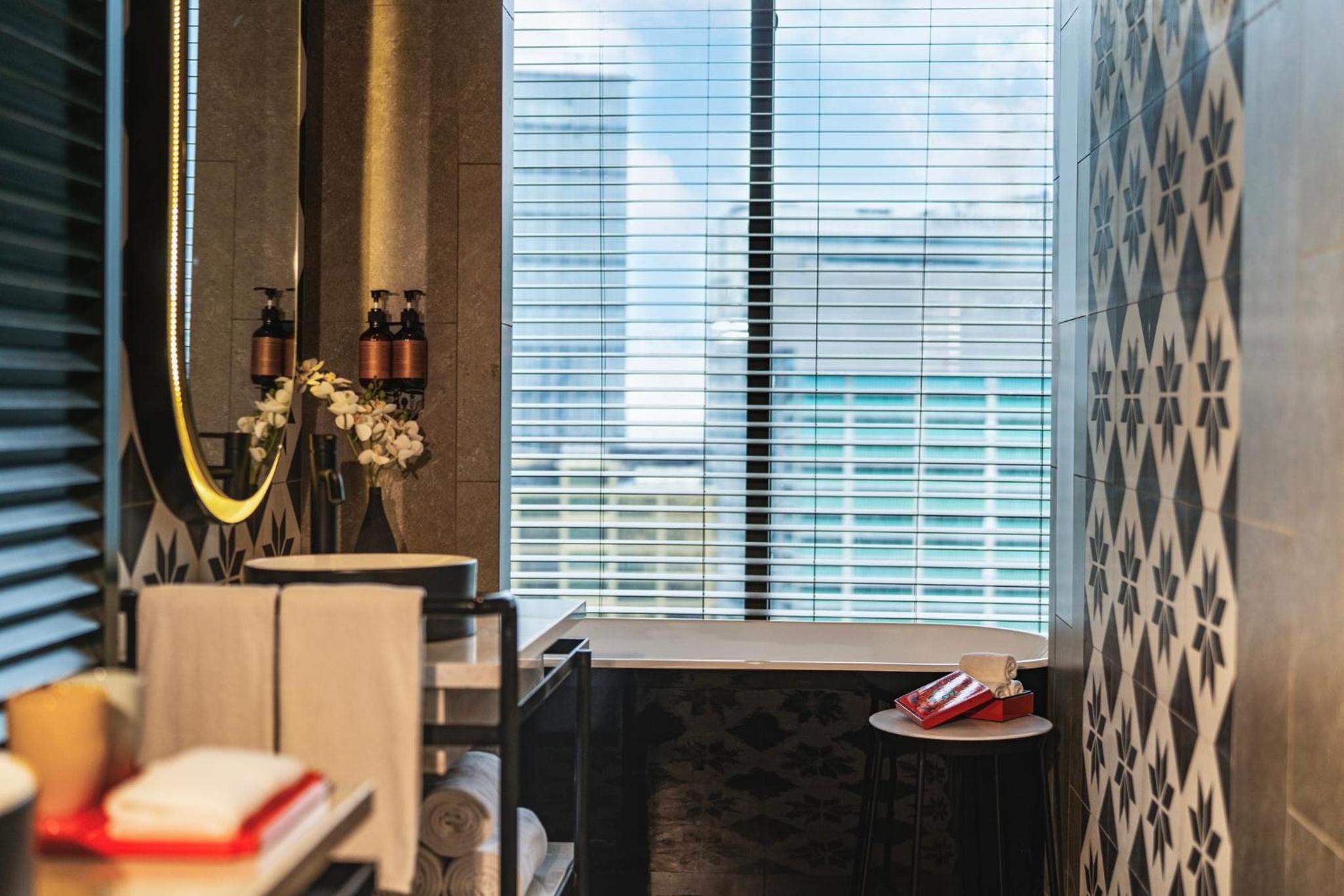 One-Bedroom Suite with City View photo 3