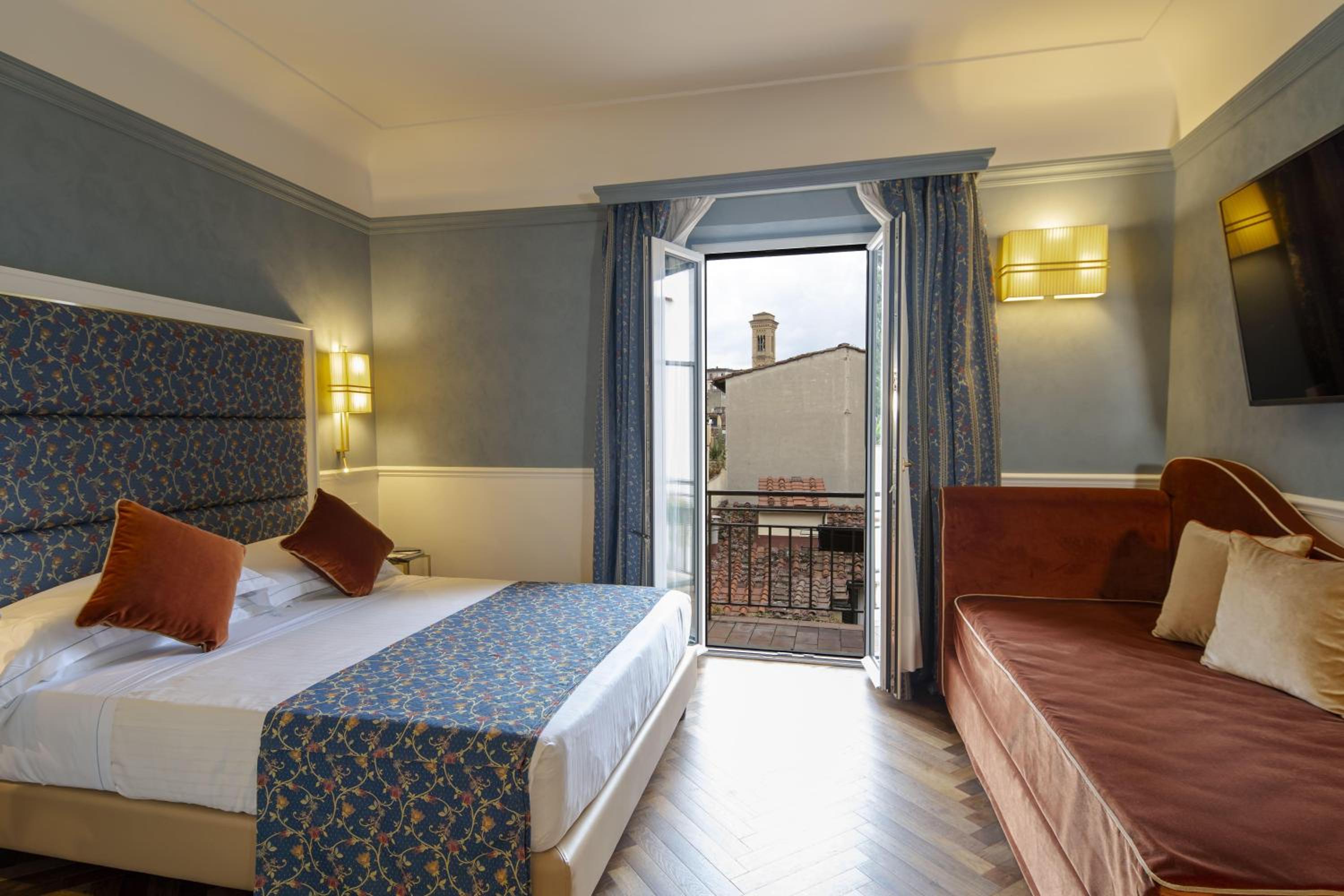 Deluxe Triple Room thumbnail 6