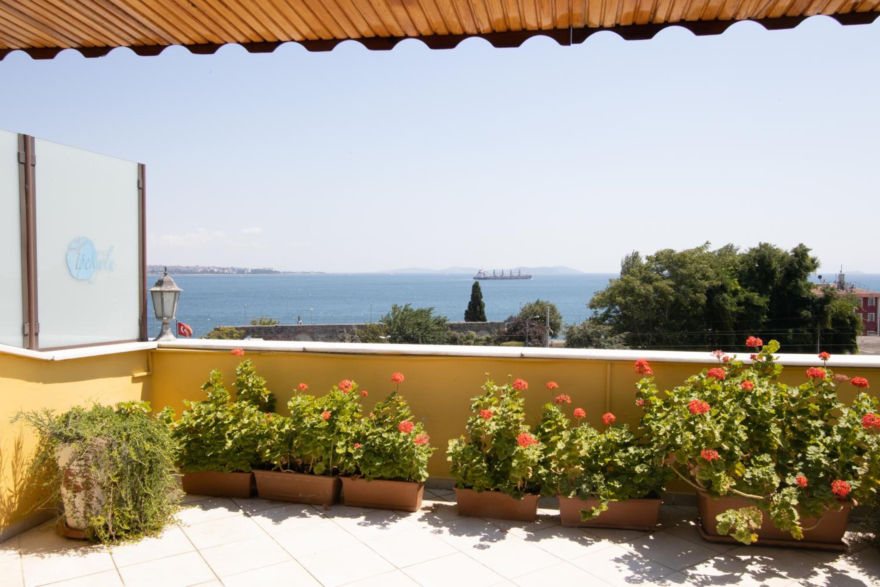 Standard Triple Room with Sea View photo 2