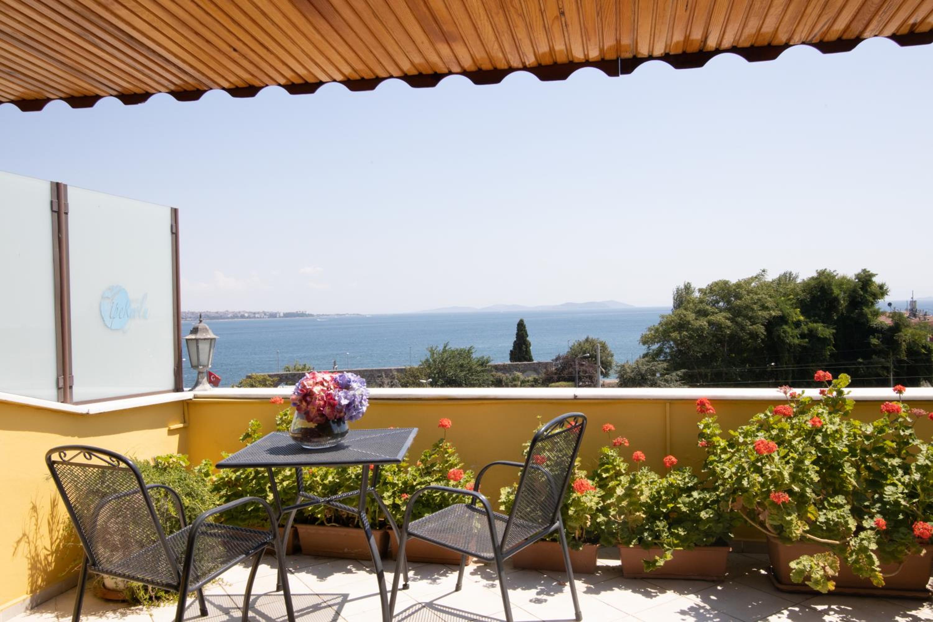 Standard Triple Room with Sea View photo 3
