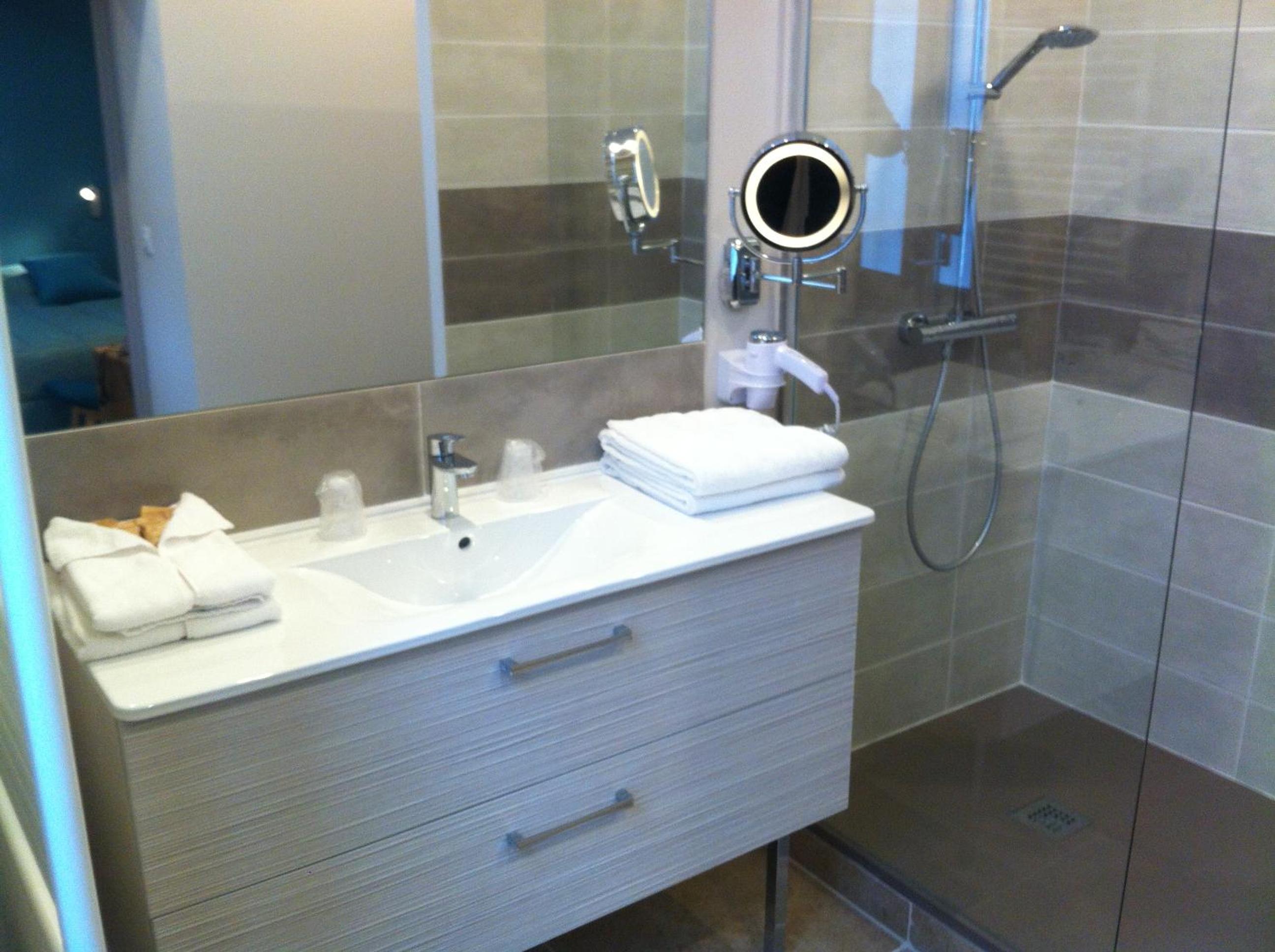 Suite - Photo 3
