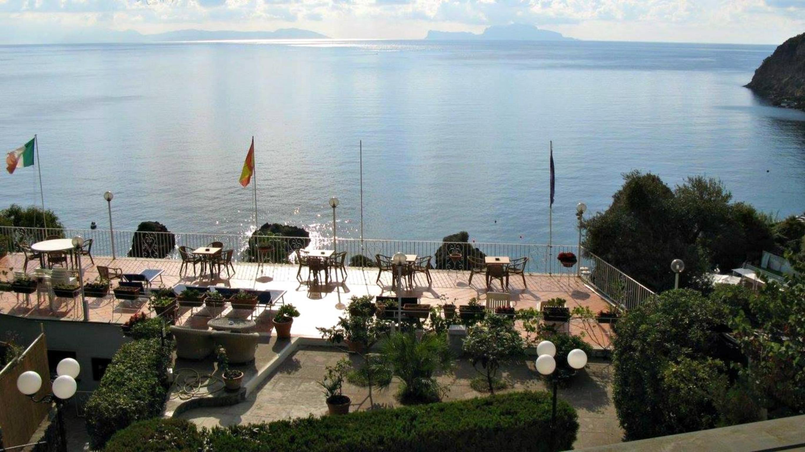 Double Or Twin Room With Sea View - Photo 13