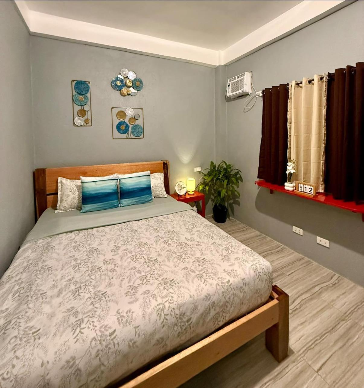 Deluxe One-Bedroom Apartment
