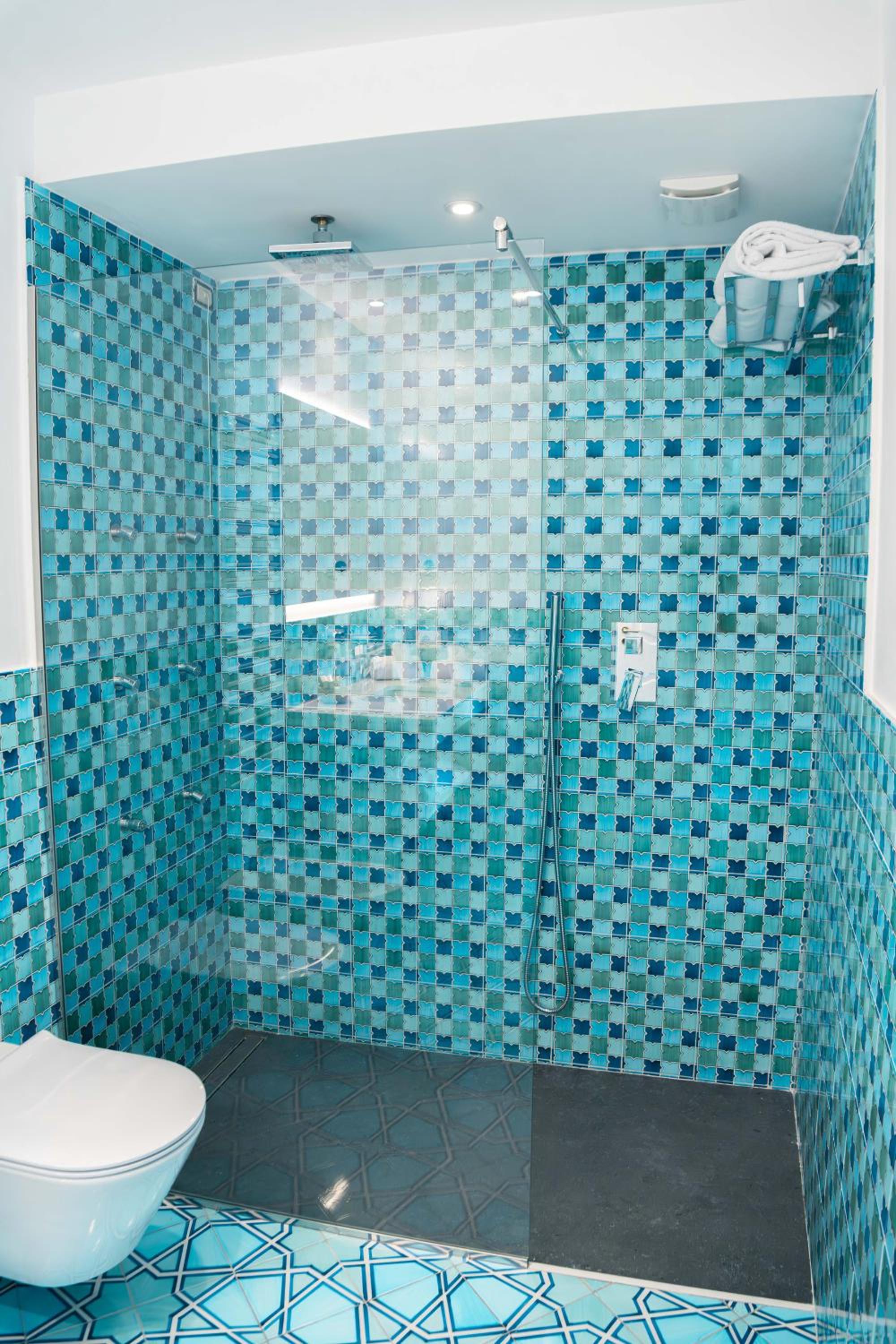Suite with Indoor Spa Bath and Sea View - Photo 5