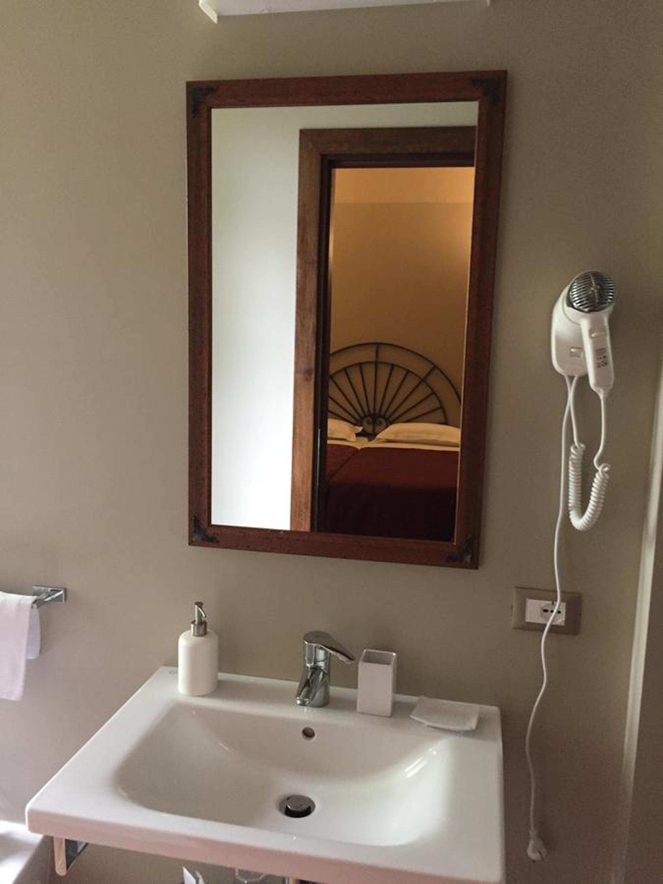 Deluxe Double or Twin Room with Garden View - Photo 9